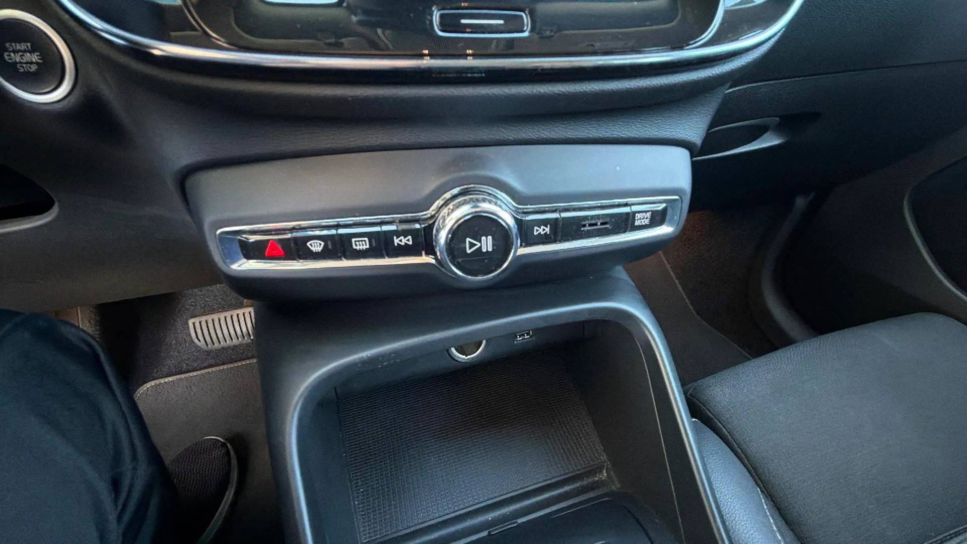 Volvo XC40 2.0 D3 Momentum - foto 19
