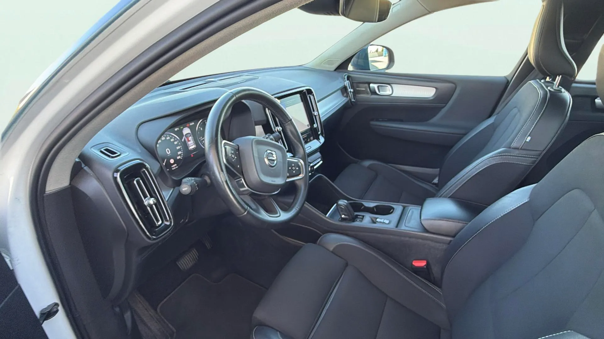 Volvo XC40 2.0 D3 Momentum - foto 24