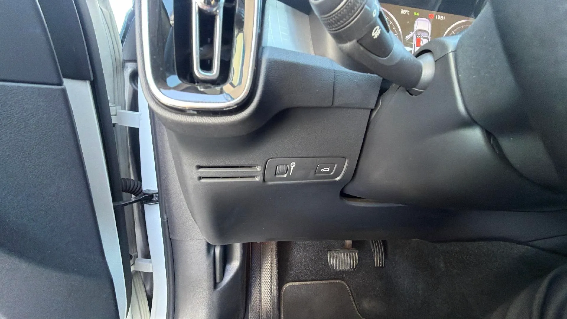 Volvo XC40 2.0 D3 Momentum - foto 13