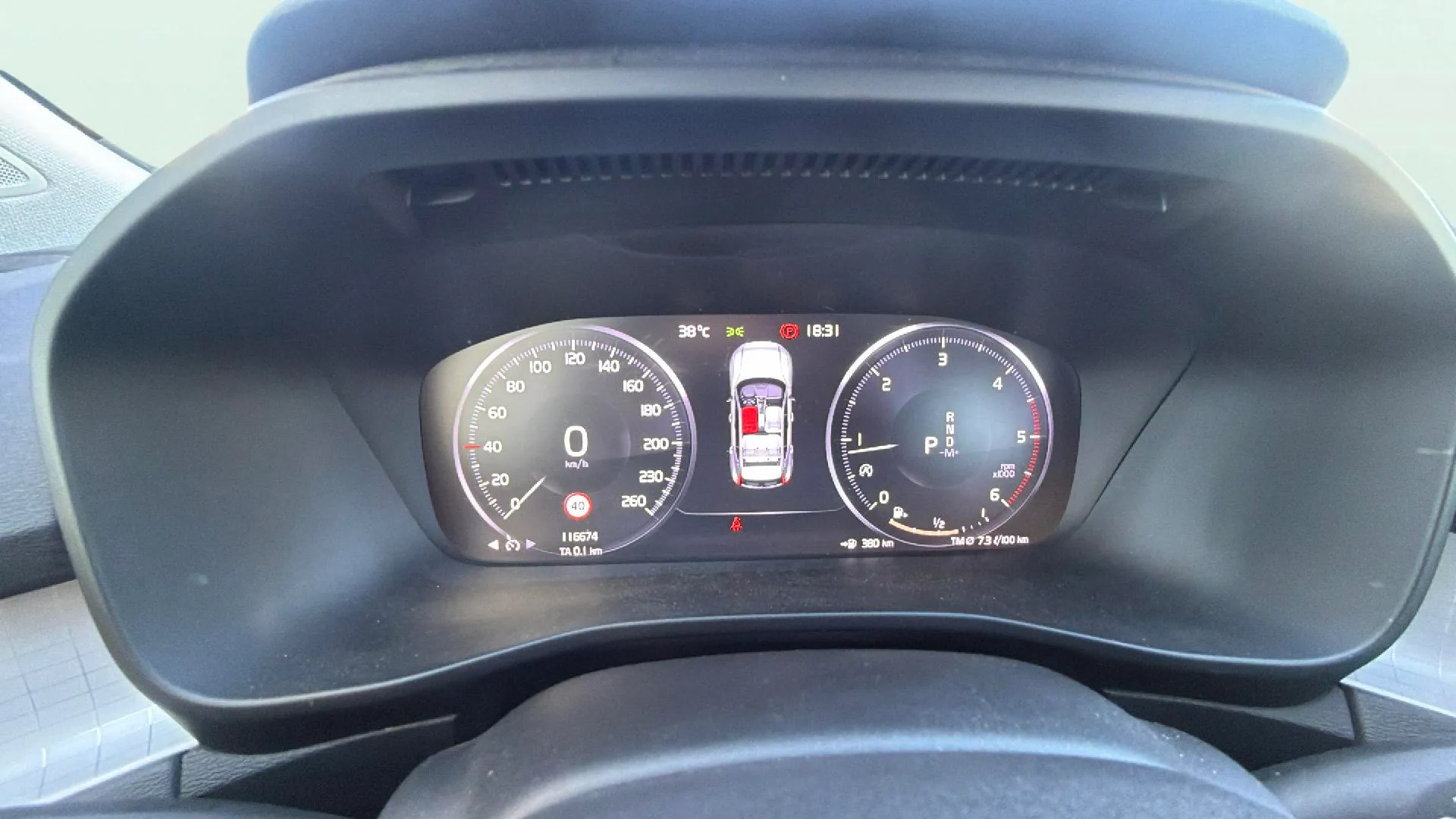 Volvo XC40 2.0 D3 Momentum - foto 11