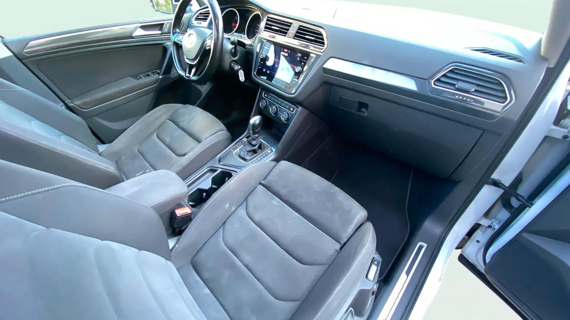Volkswagen Tiguan Advance 2.0 TDI DSG - foto 24