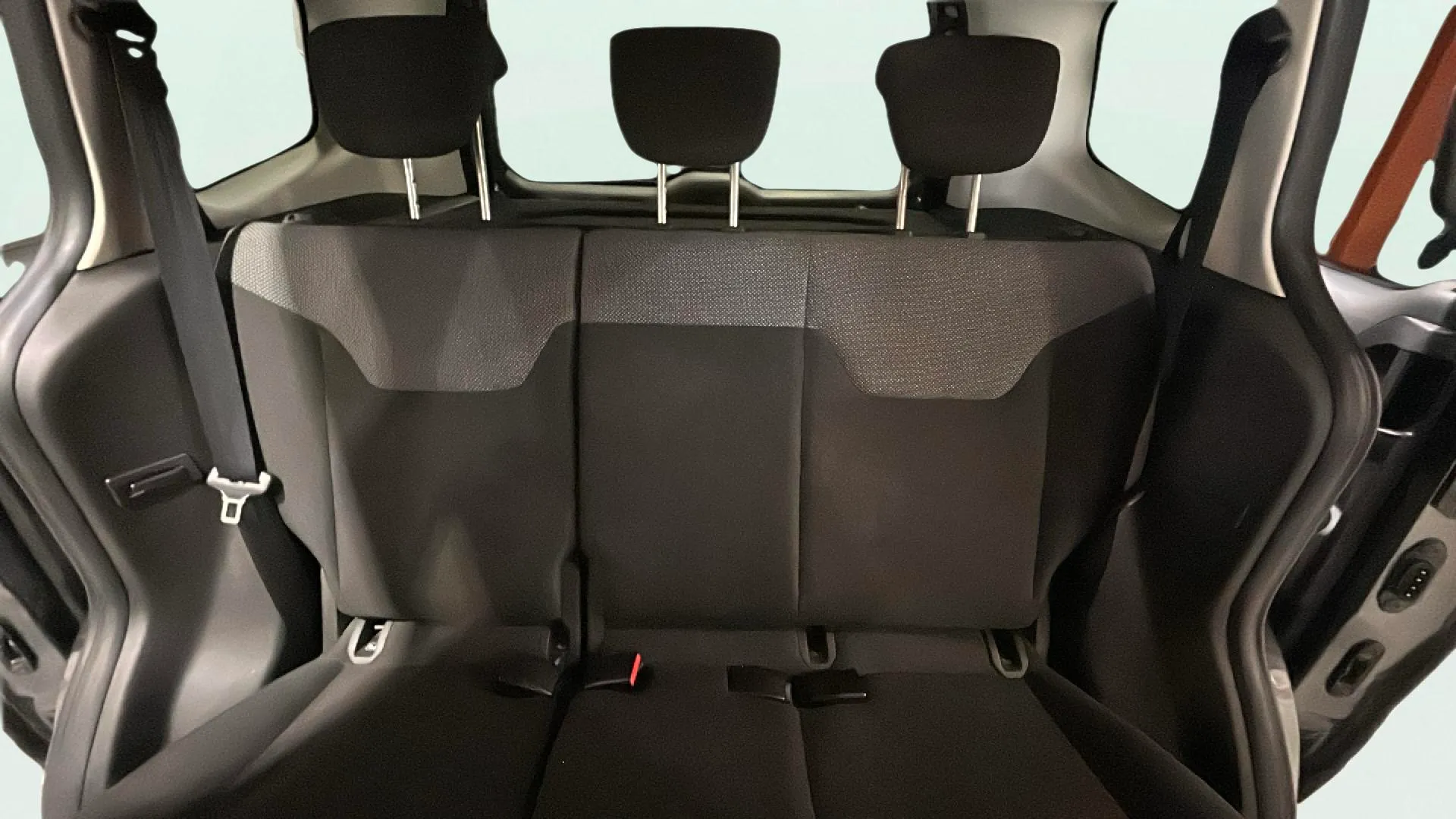 Ford Tourneo Courier 1.0 EcoBoost Titanium - foto 18