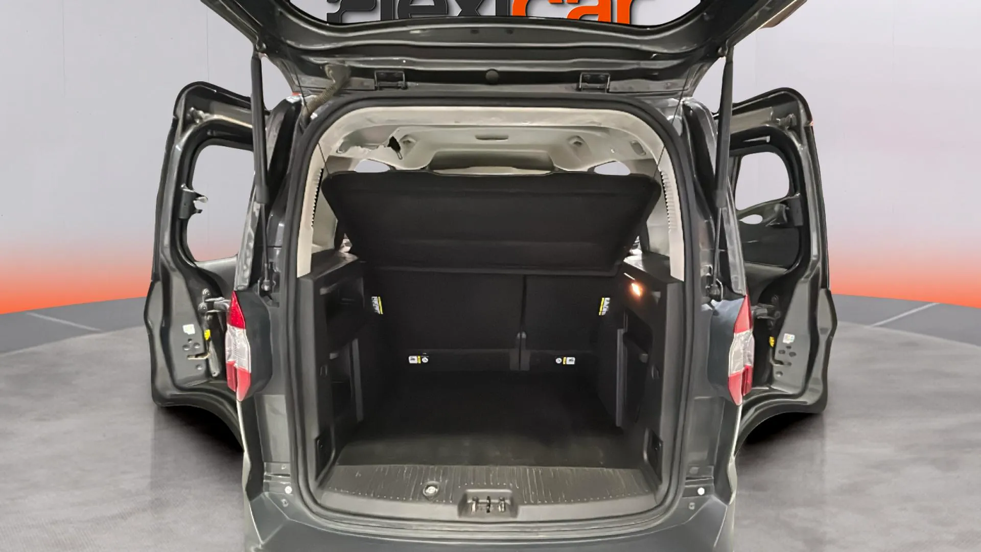 Ford Tourneo Courier 1.0 EcoBoost Titanium - foto 19