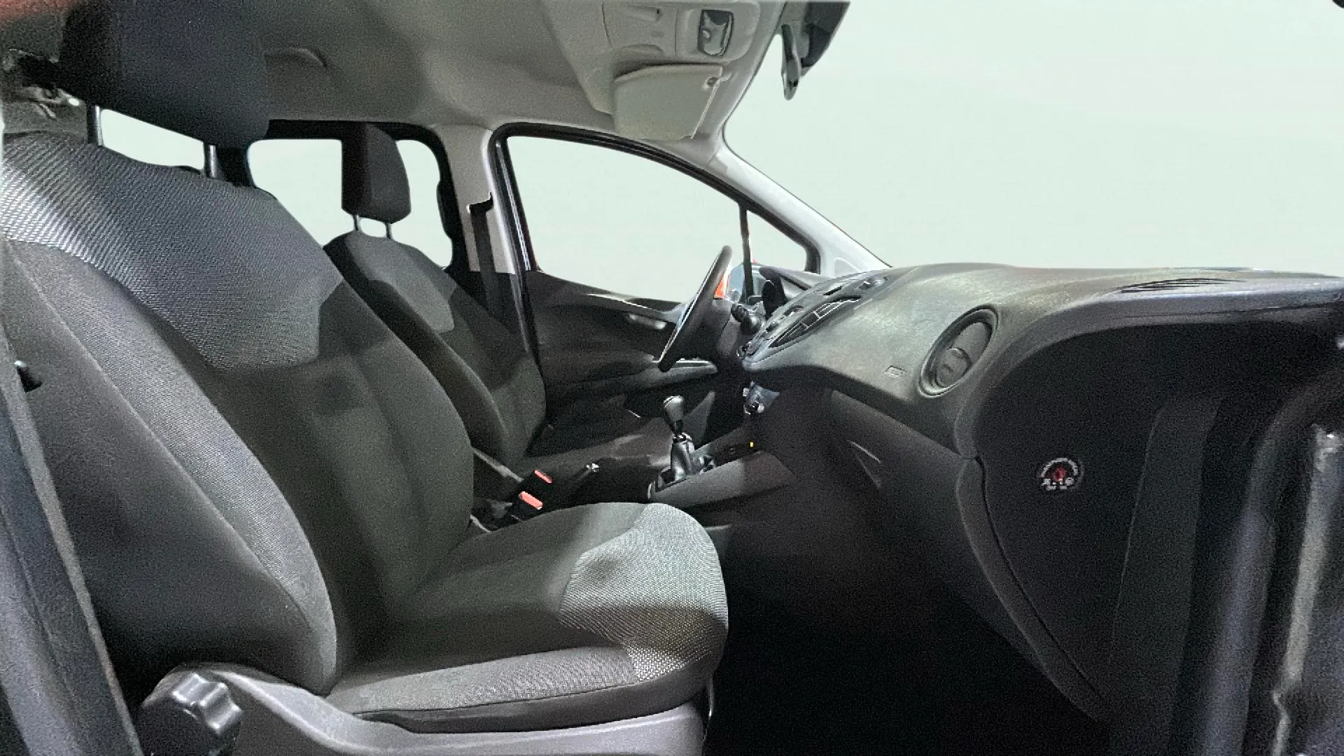 Ford Tourneo Courier 1.0 EcoBoost Titanium - foto 16