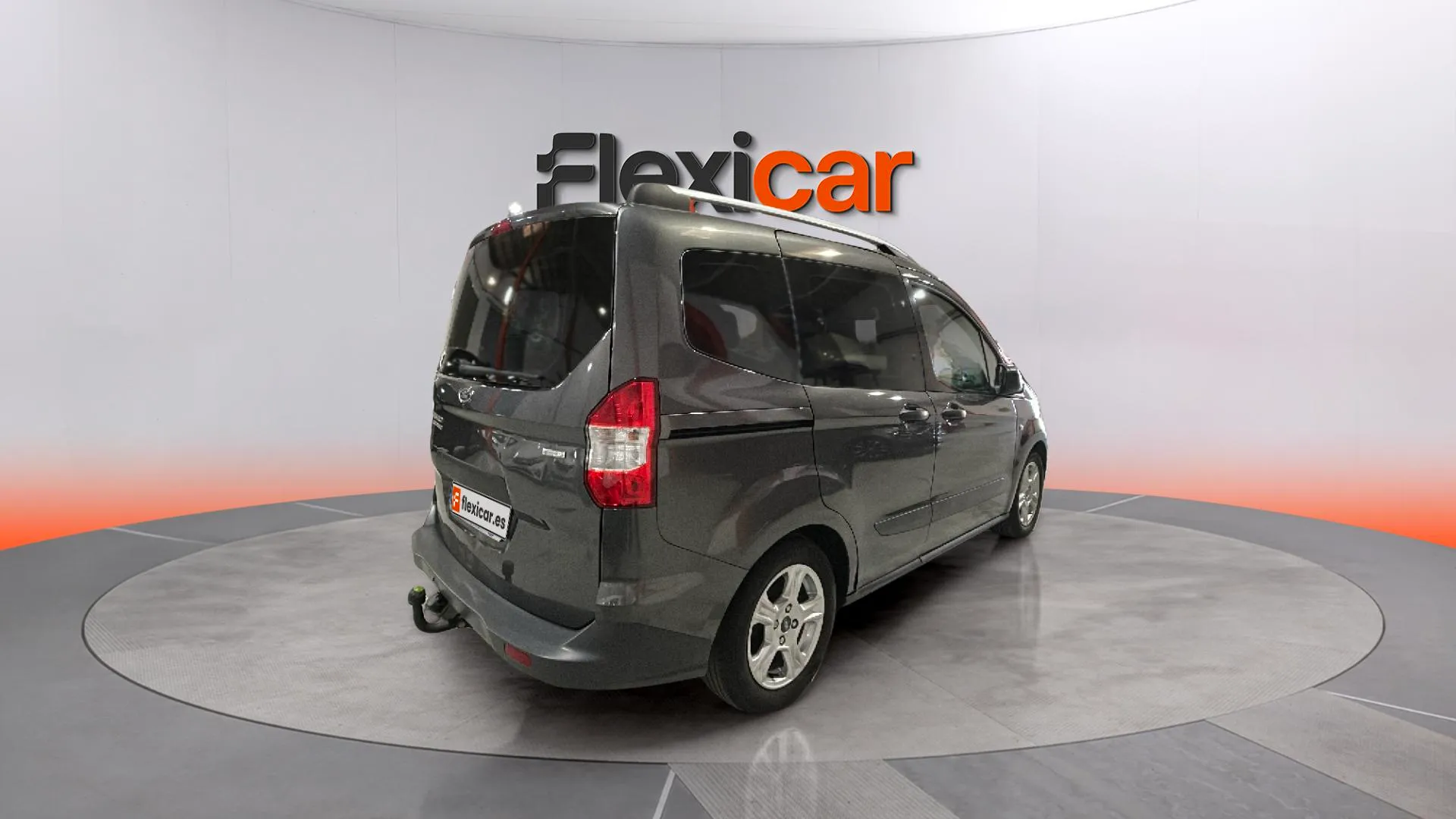 Ford Tourneo Courier 1.0 EcoBoost Titanium - foto 6