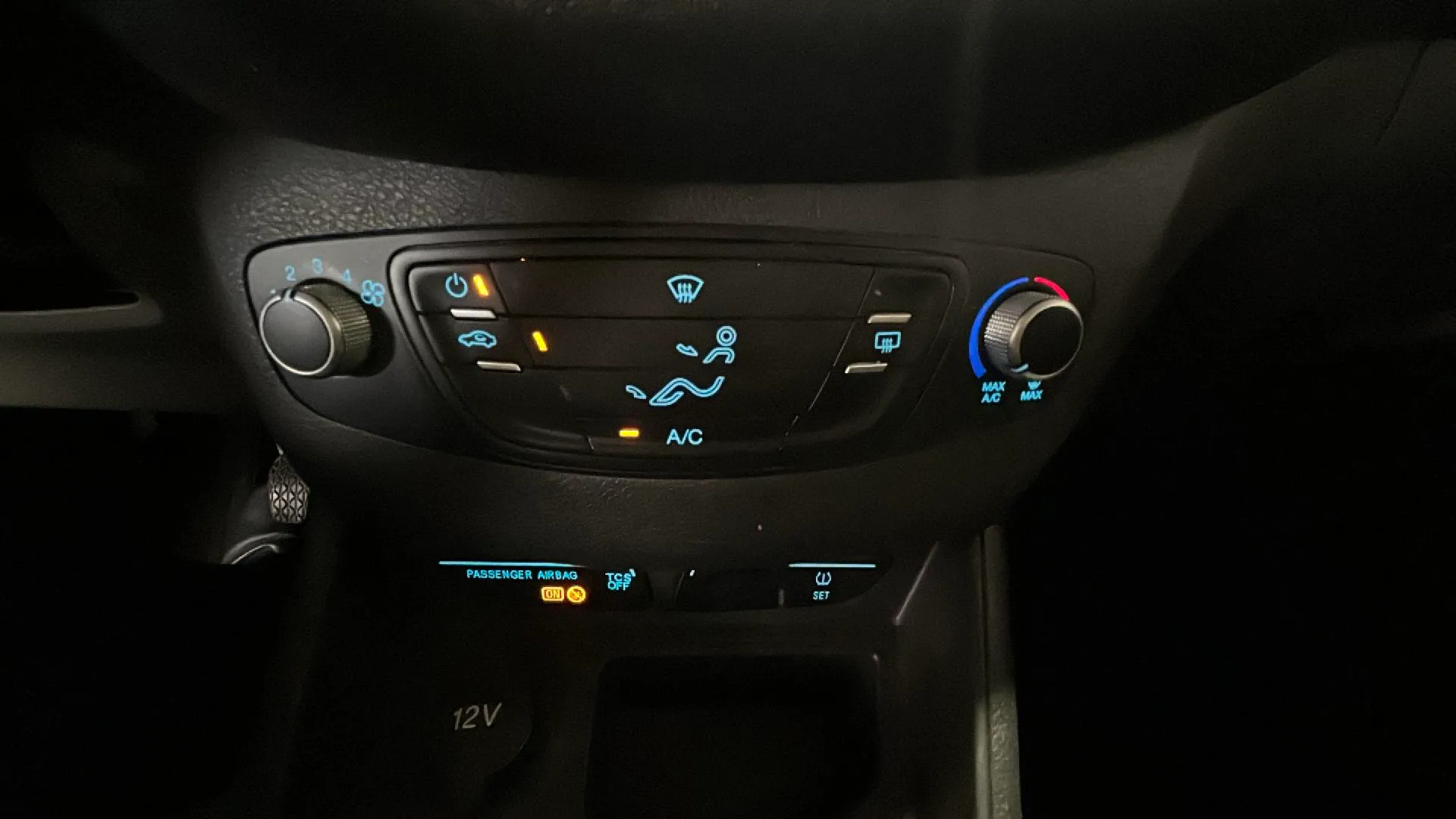Ford Tourneo Courier 1.0 EcoBoost Titanium - foto 13