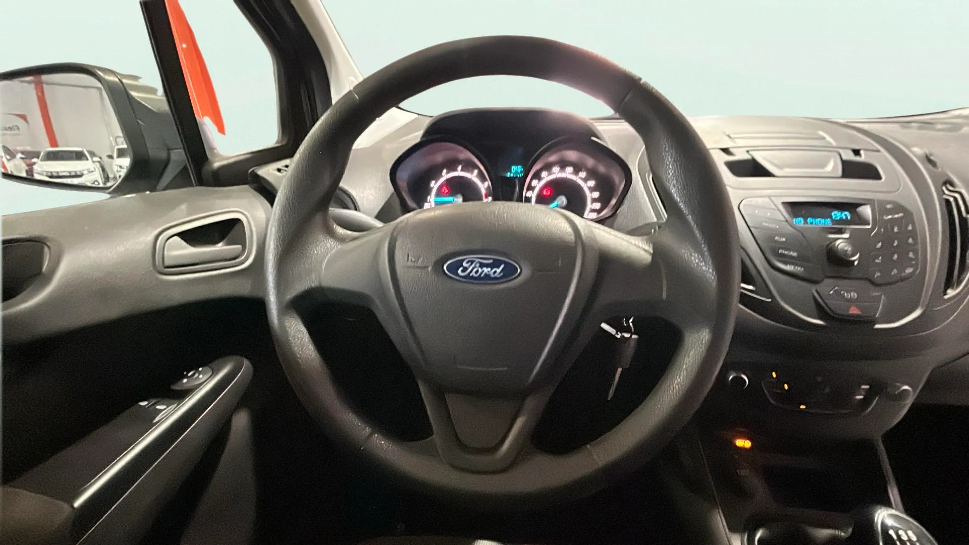 Ford Tourneo Courier 1.0 EcoBoost Titanium - foto 10