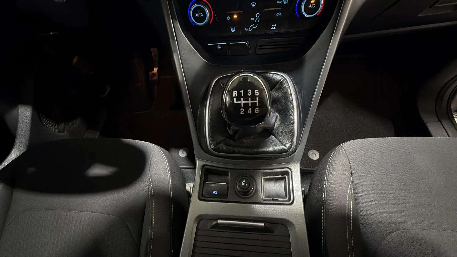 Ford Kuga 1.5 EcoBoost A-S-S 4x2 Trend+ - foto 16