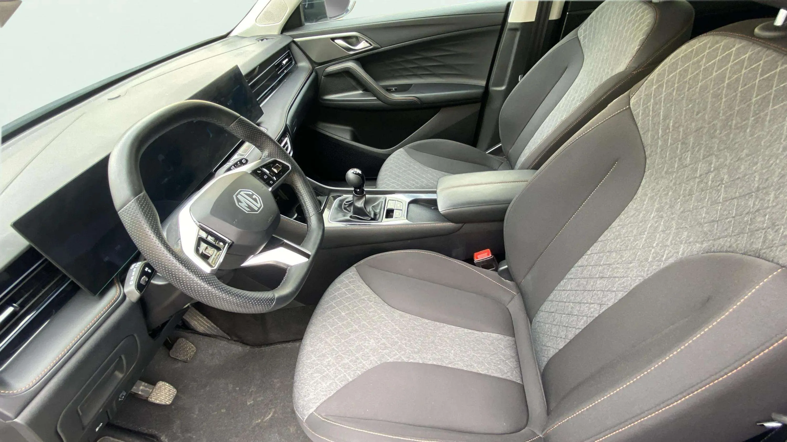 MG HS 1.5 Turbo GDI Comfort - foto 13
