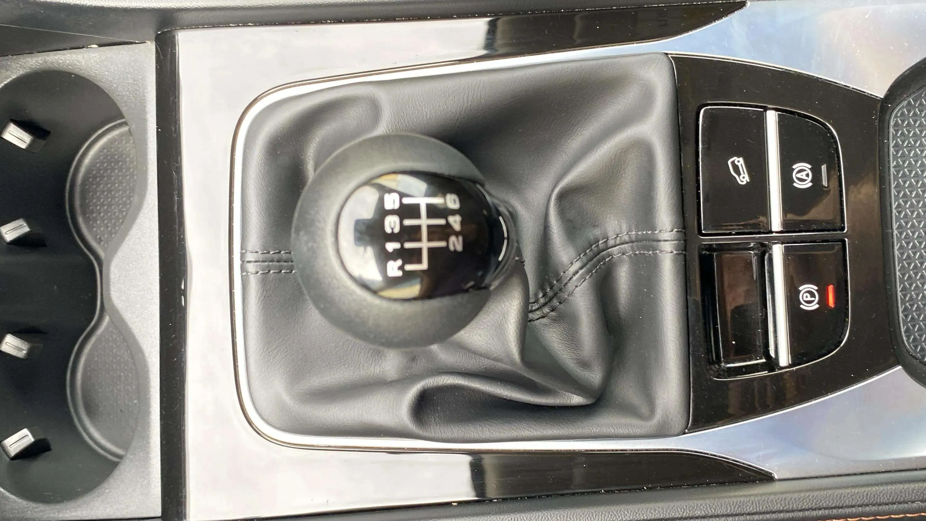 MG HS 1.5 Turbo GDI Comfort - foto 12