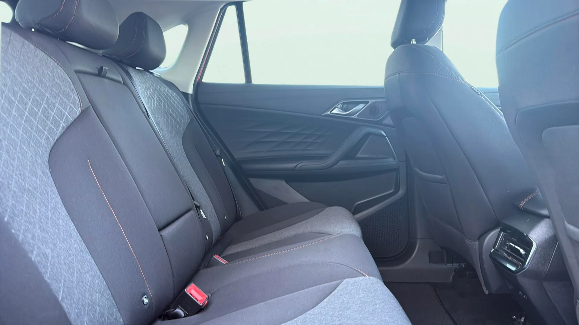 MG HS 1.5T Luxury - foto 17