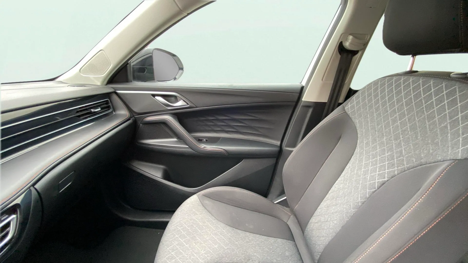 MG HS 1.5 Turbo GDI Comfort - foto 13