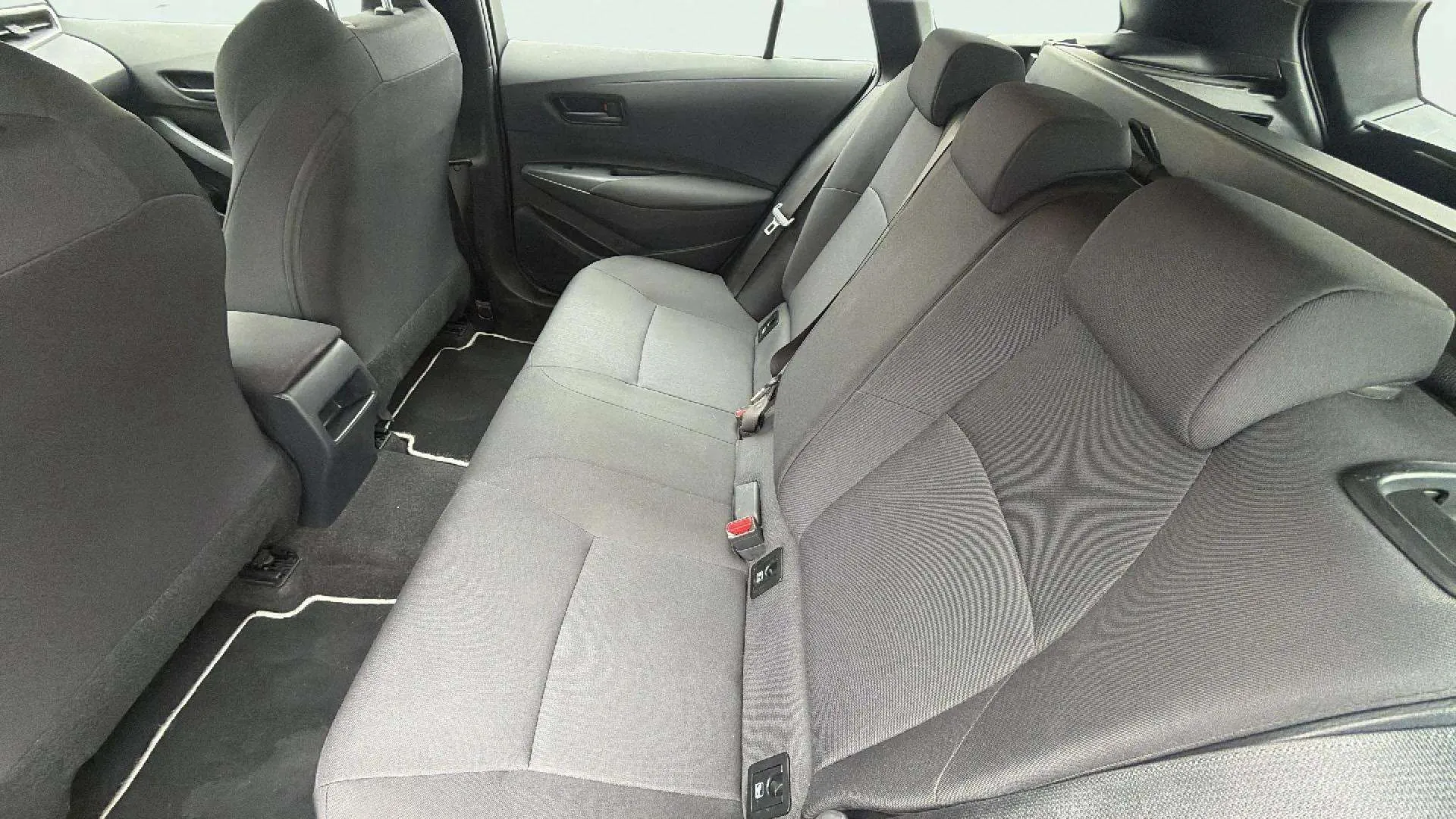 Toyota Corolla 1.8 125H Business E-CVT TOU Sport - foto 12