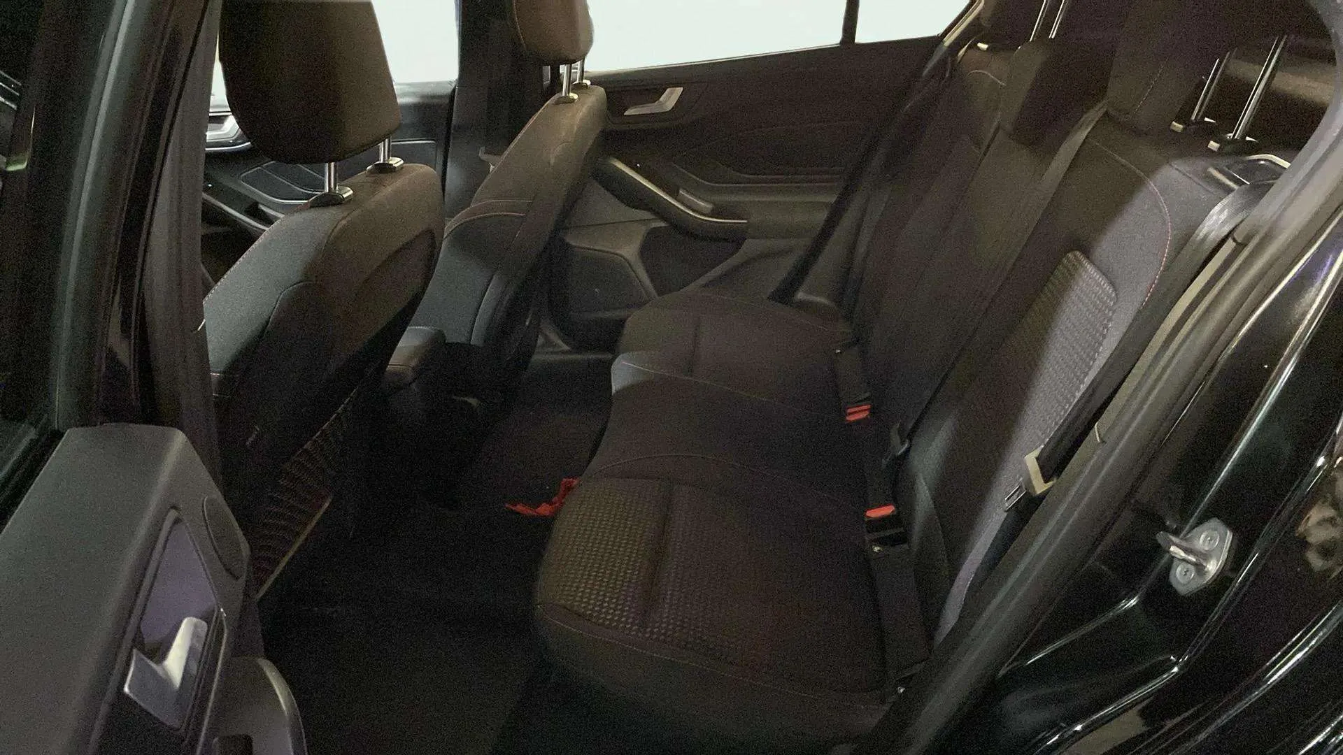 Ford Focus 1.0 EcoBoost MHEV ST-Line - foto 8