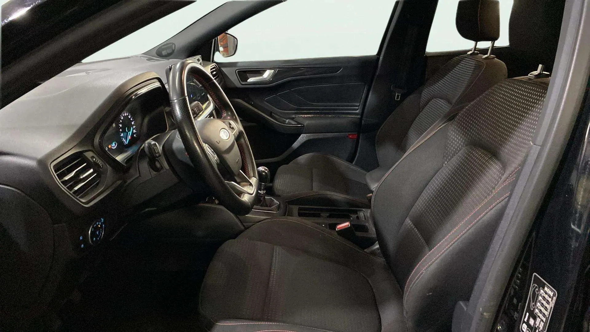 Ford Focus 1.0 EcoBoost MHEV ST-Line - foto 7