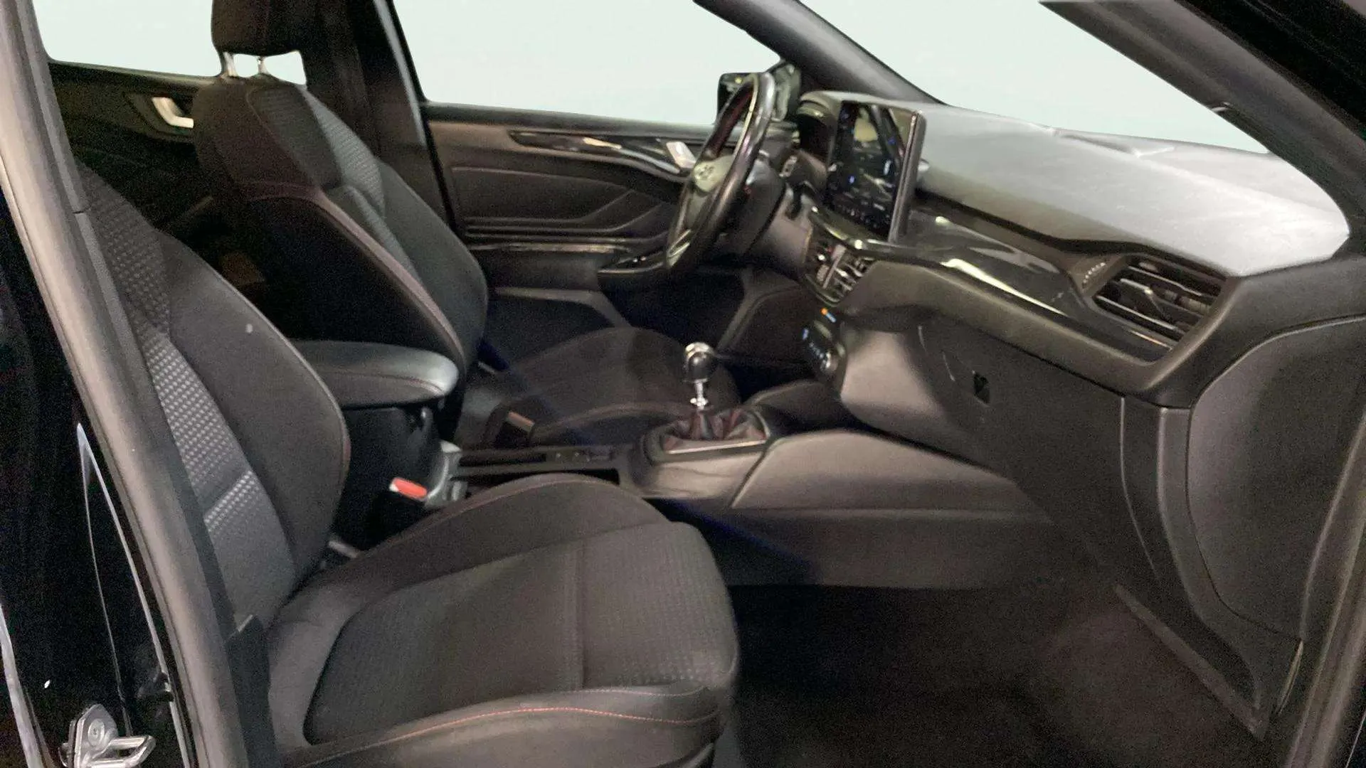 Ford Focus 1.0 EcoBoost MHEV ST-Line - foto 9