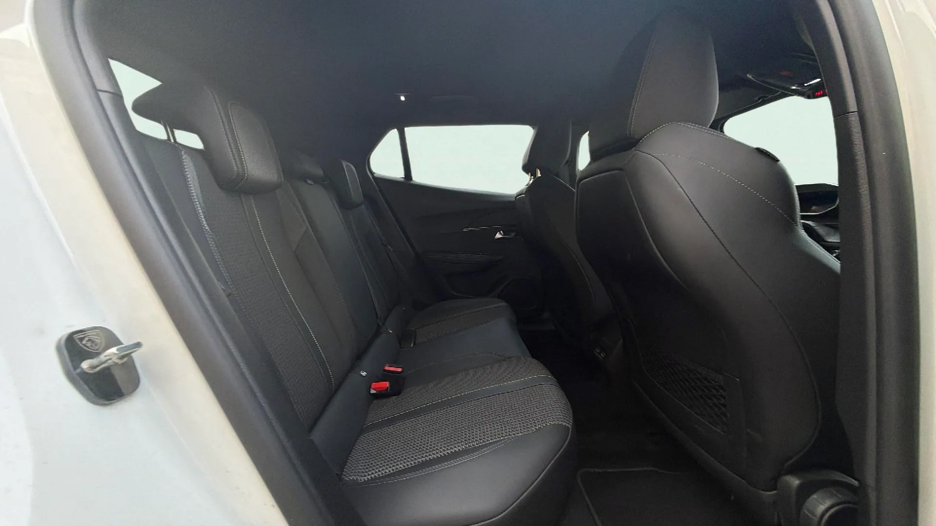 Peugeot 2008 GT PureTech 130 EAT8 - foto 10