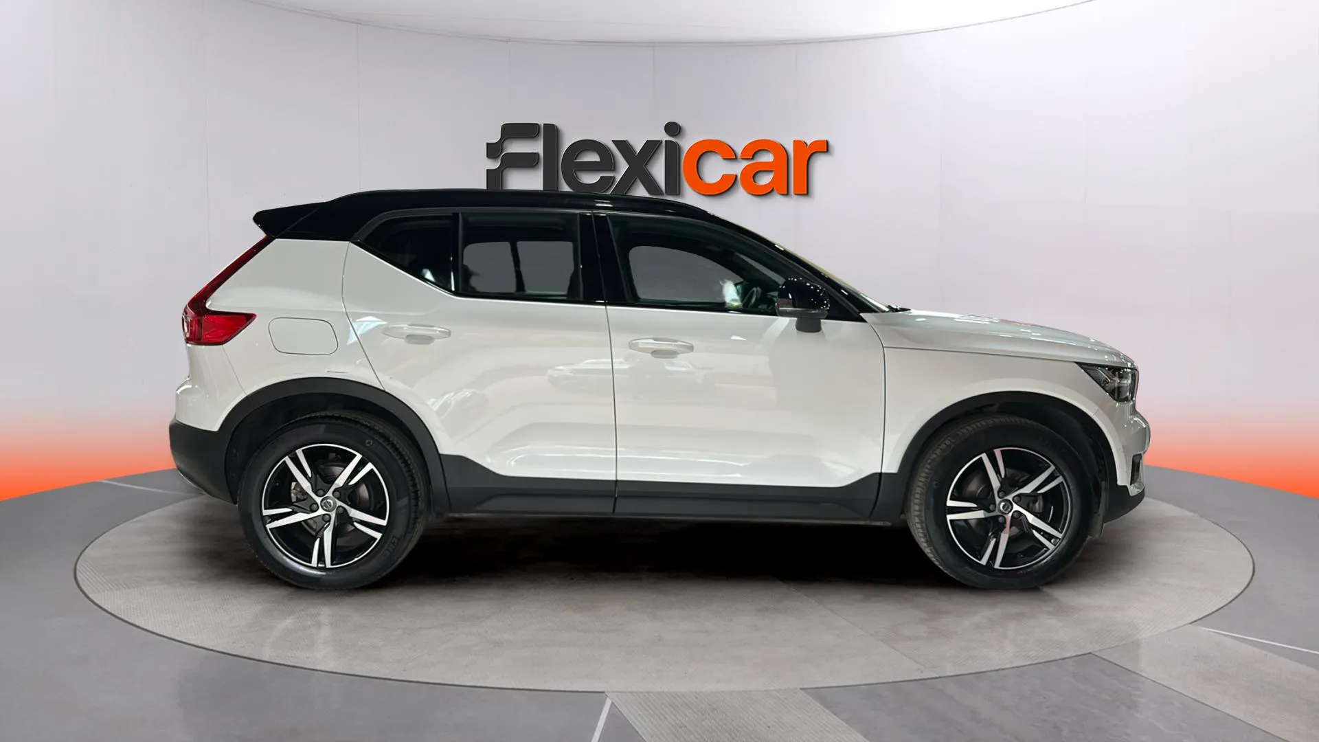 Volvo XC40 2.0 D3 - foto 8