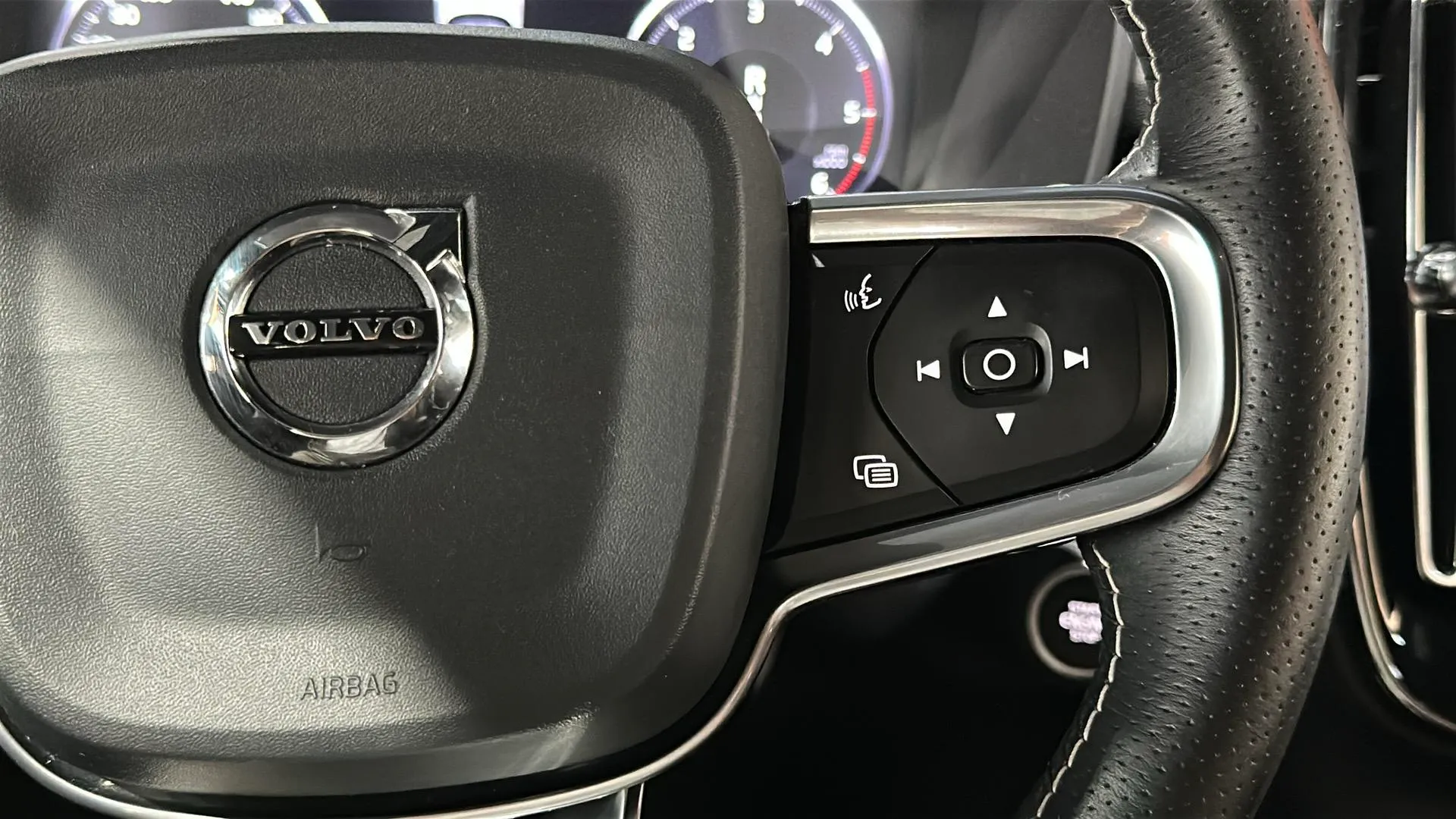 Volvo XC40 2.0 D3 - foto 18
