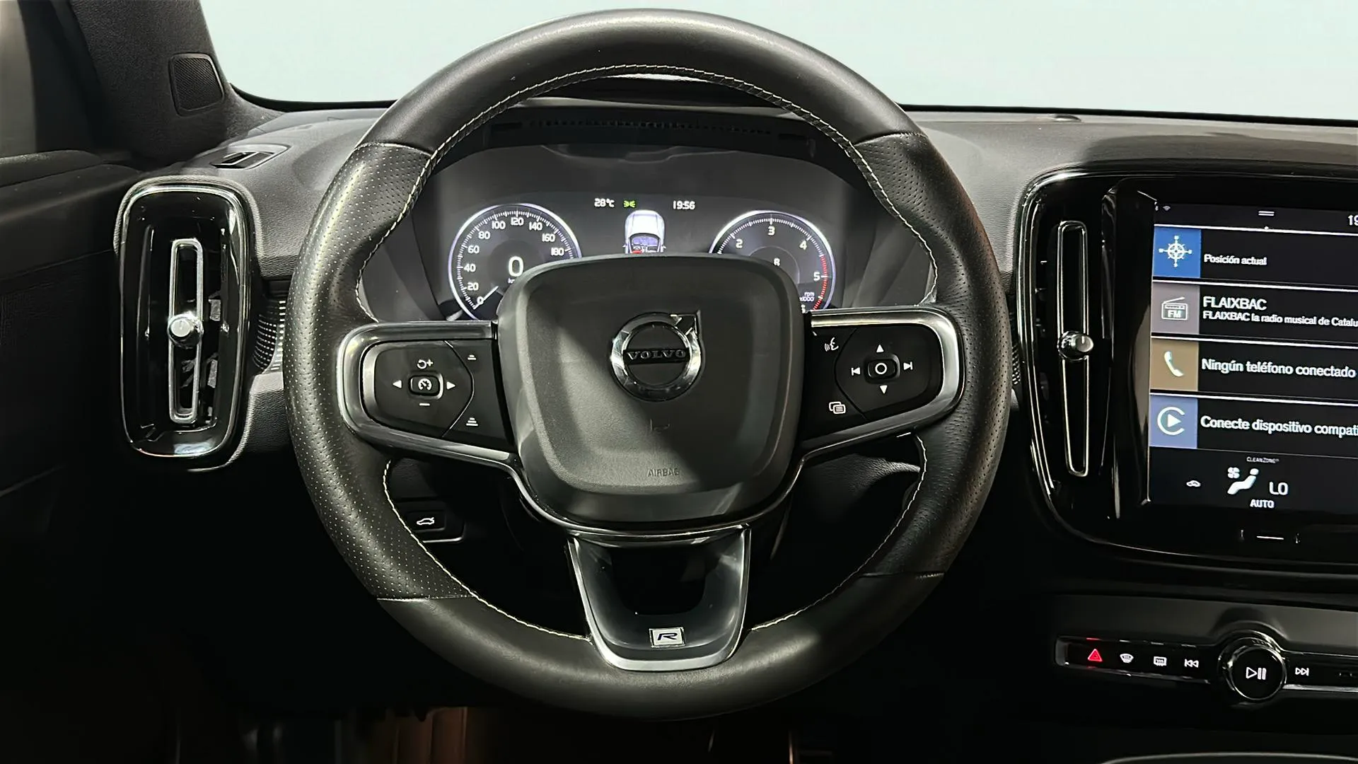 Volvo XC40 2.0 D3 - foto 16