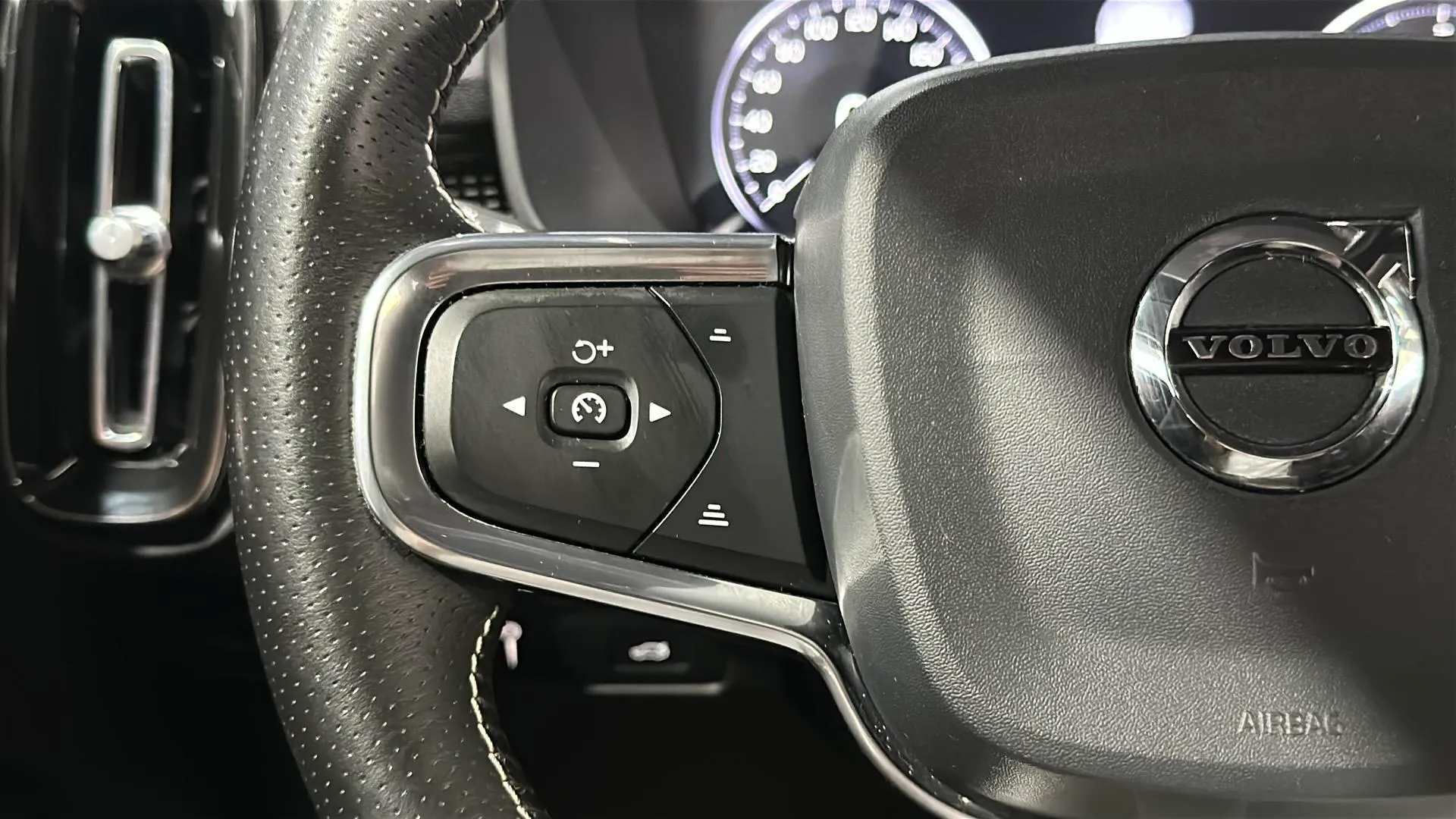 Volvo XC40 2.0 D3 - foto 17