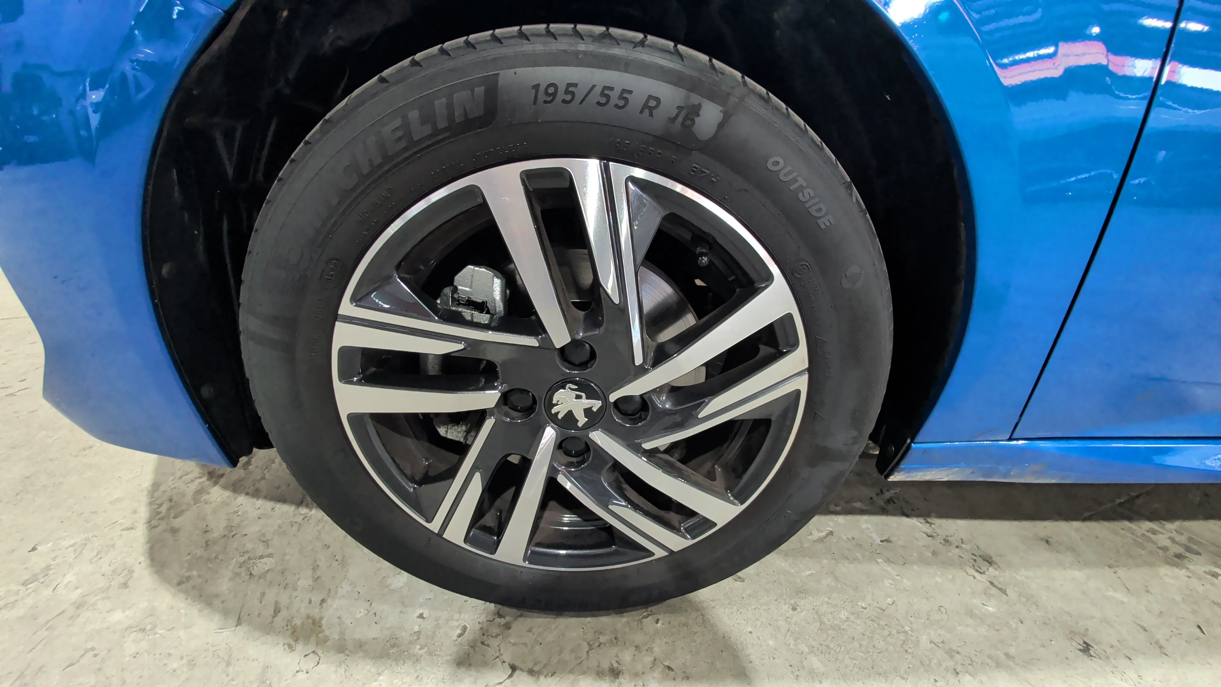 Peugeot 208 BlueHDi Allure Pack - foto 29