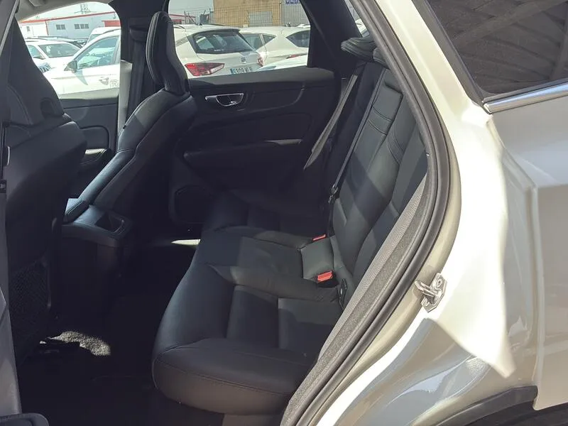 Volvo XC60 2.0 B4 D AWD Inscription - foto 25