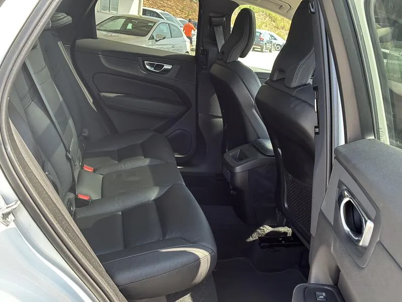 Volvo XC60 2.0 B4 D AWD Inscription - foto 29