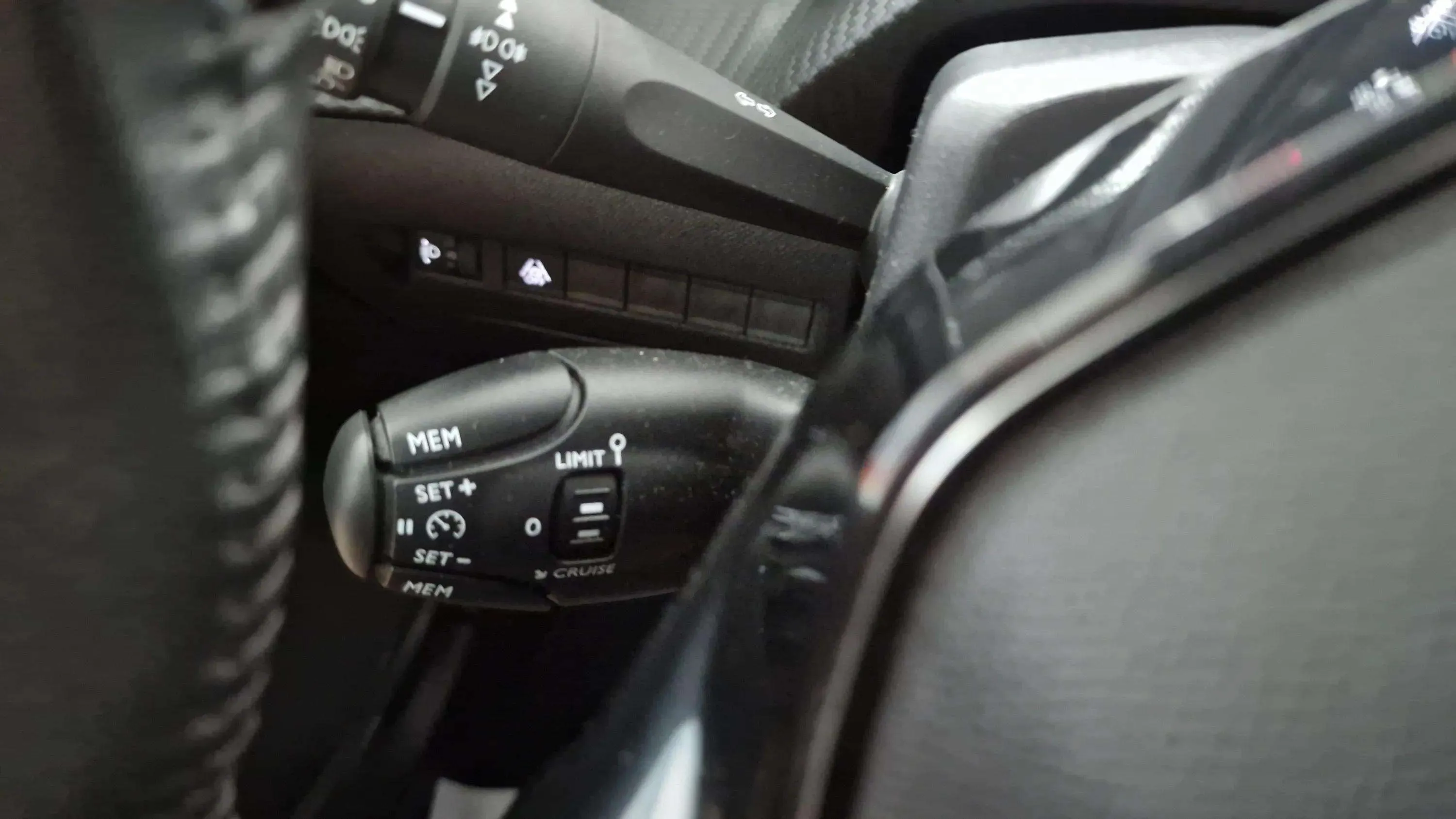 Peugeot 2008 Active Pack PureTech 100 BVM6 - foto 17