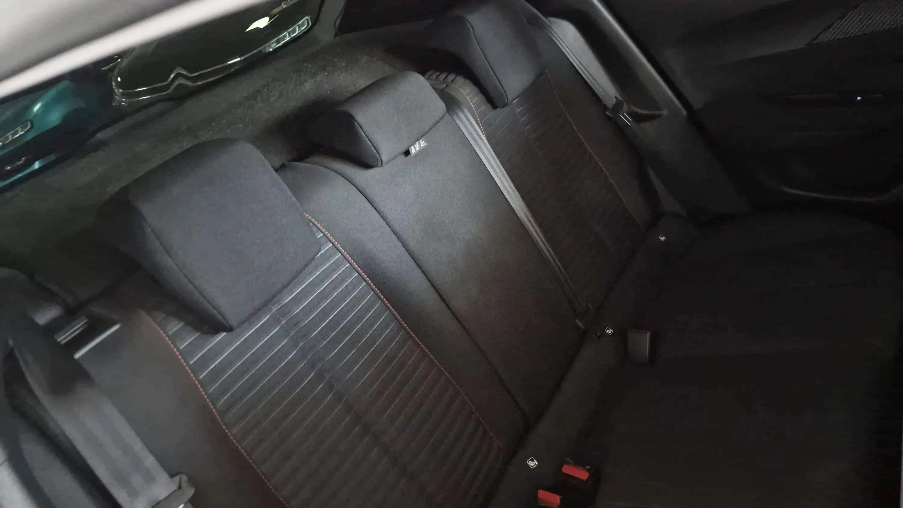 Peugeot 2008 Active Pack PureTech 100 BVM6 - foto 24