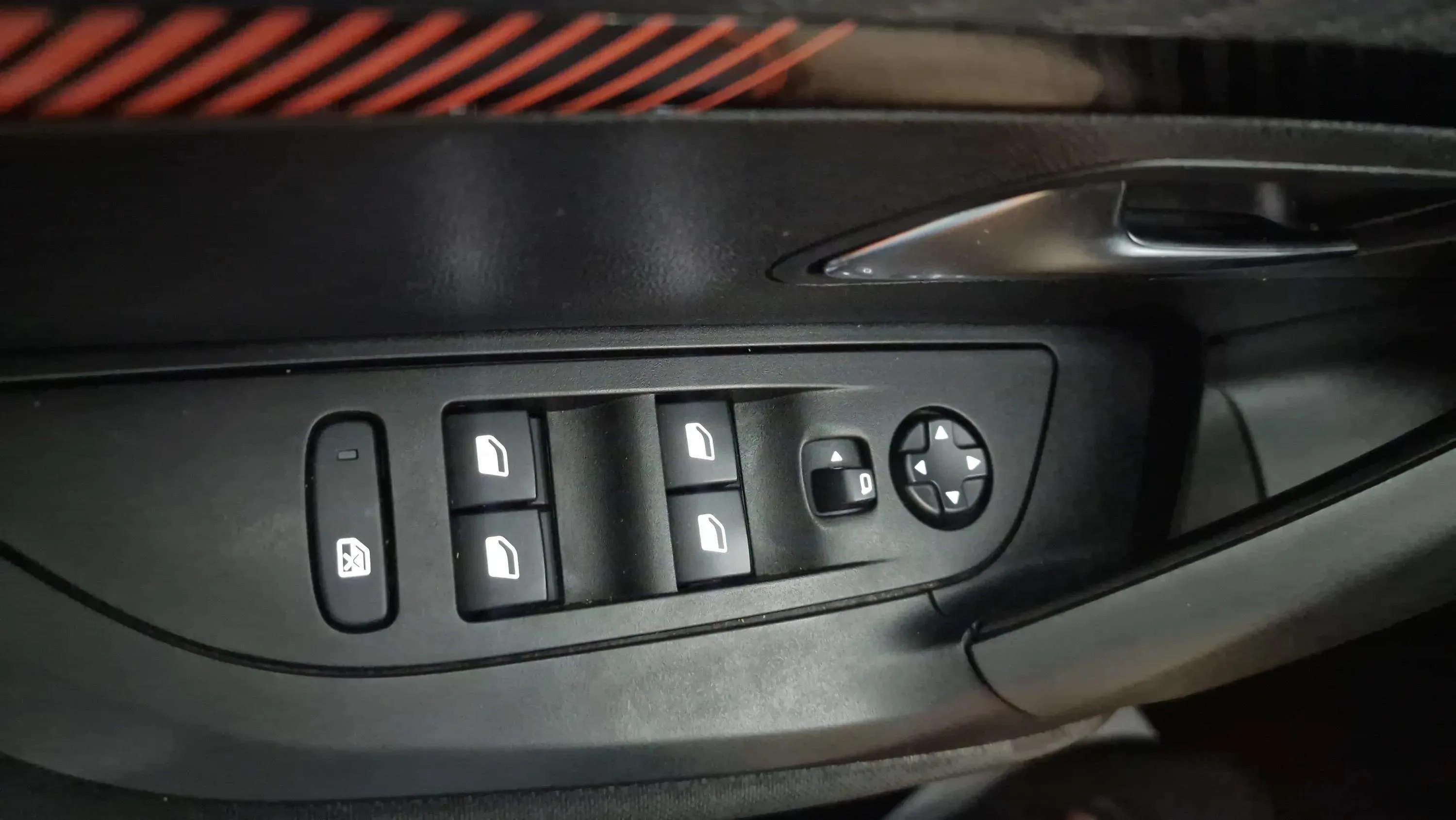 Peugeot 2008 Active Pack PureTech 100 BVM6 - foto 18