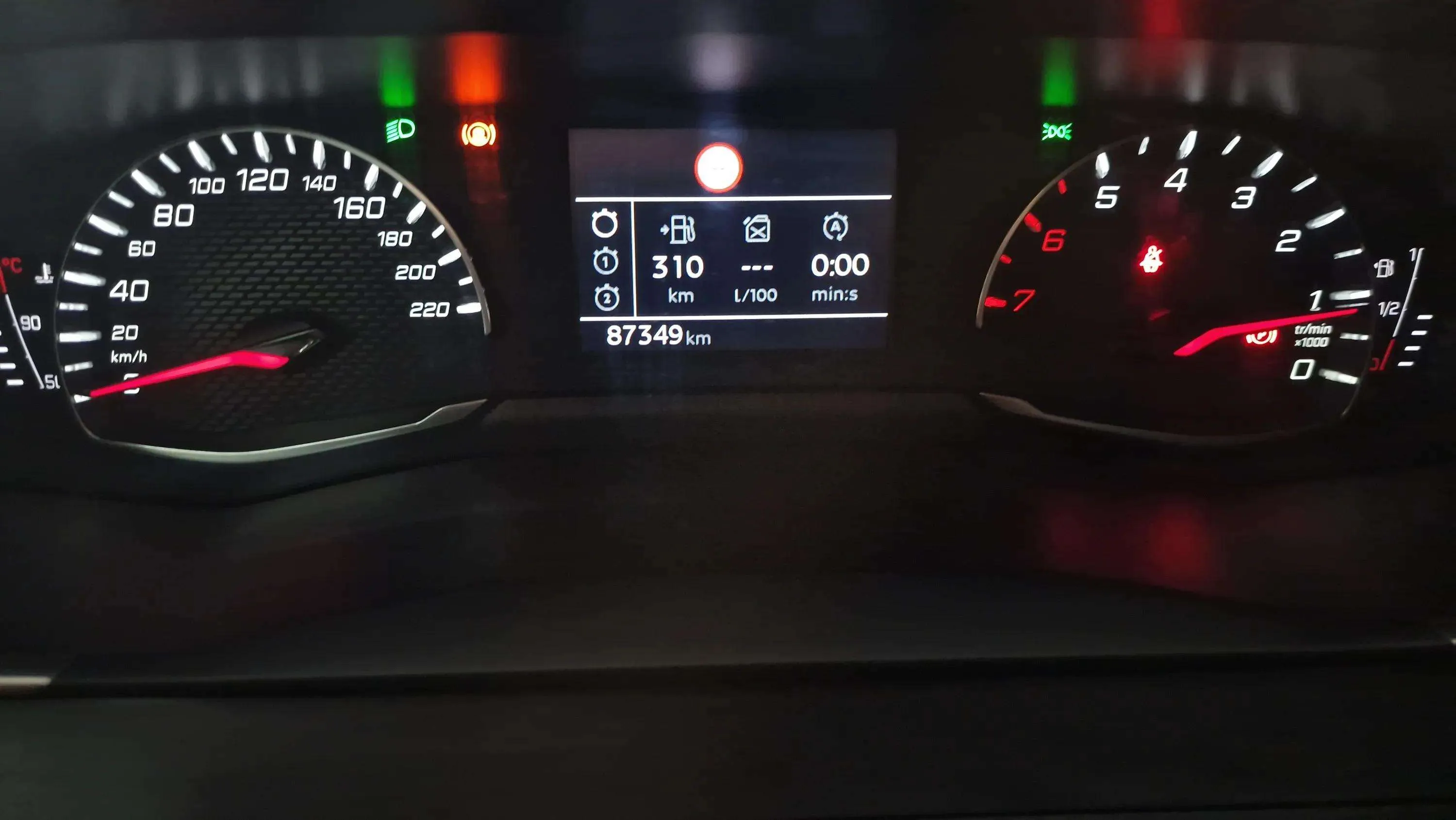 Peugeot 2008 Active Pack PureTech 100 BVM6 - foto 9