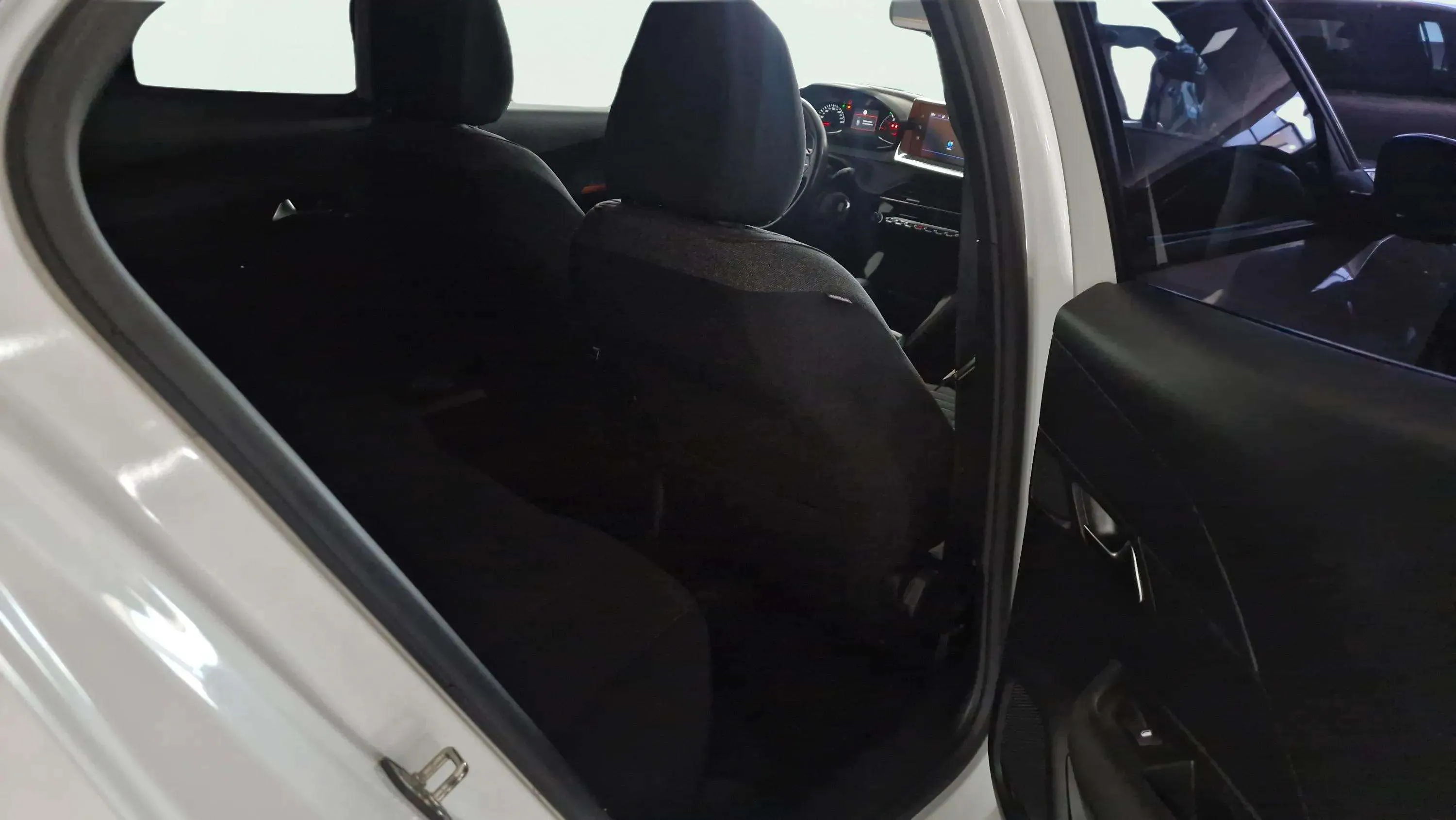 Peugeot 2008 Active Pack PureTech 100 BVM6 - foto 23
