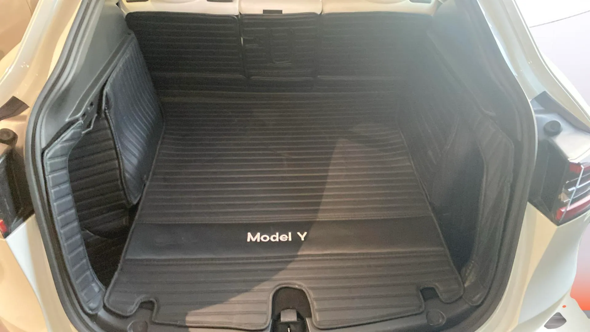 Tesla Model Y Gran Autonomía 4WD - foto 7