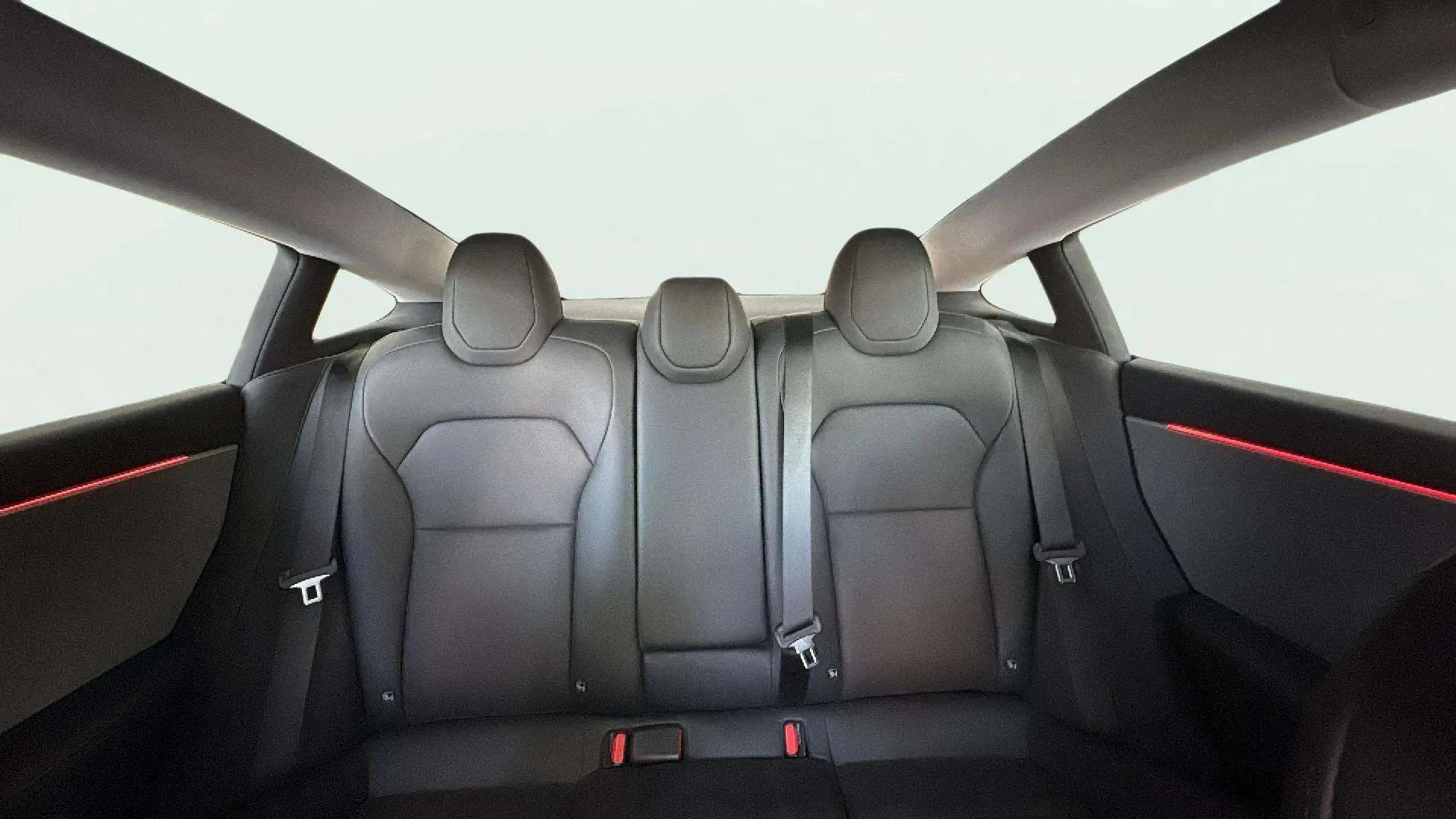 Tesla Model 3 RWD - foto 20