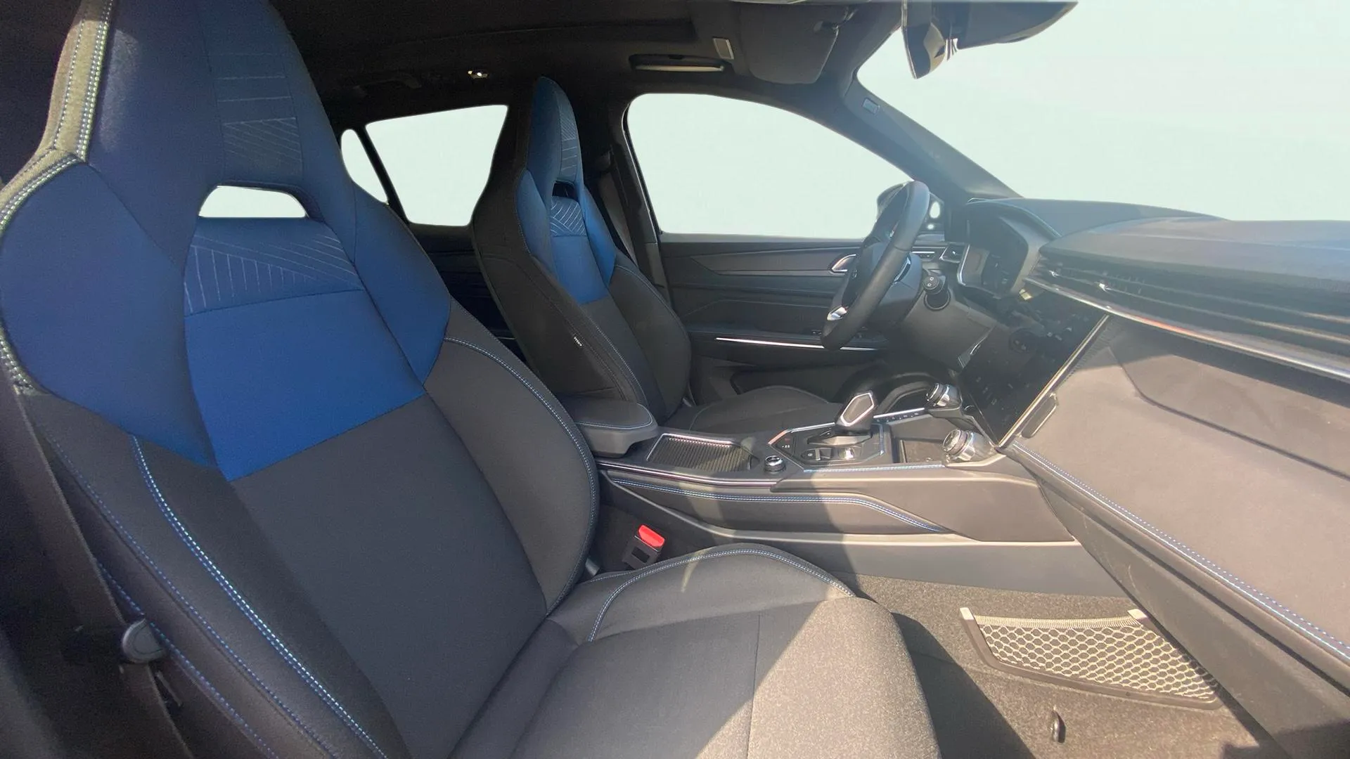 Lynk & Co 01 1.5 PHEV - foto 16