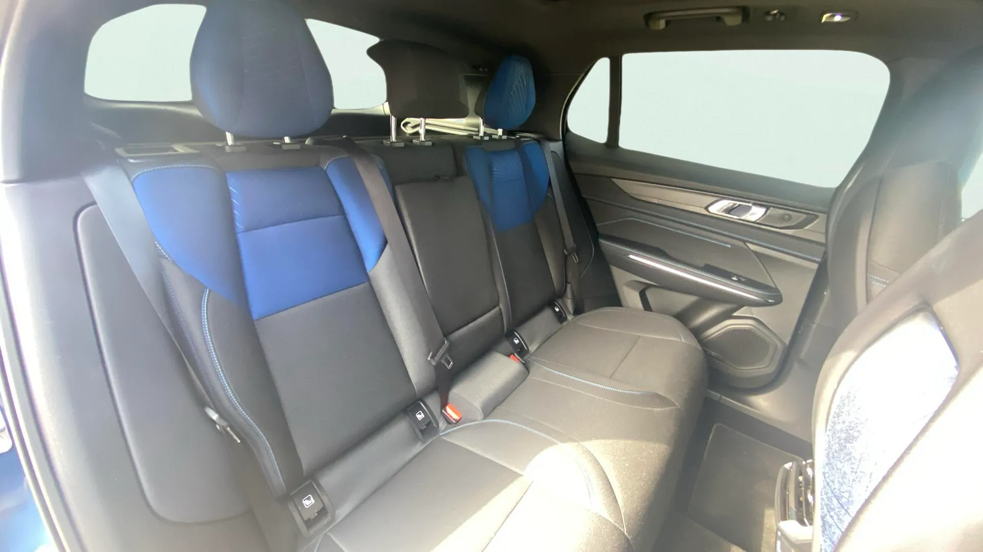 Lynk & Co 01 1.5 PHEV - foto 21
