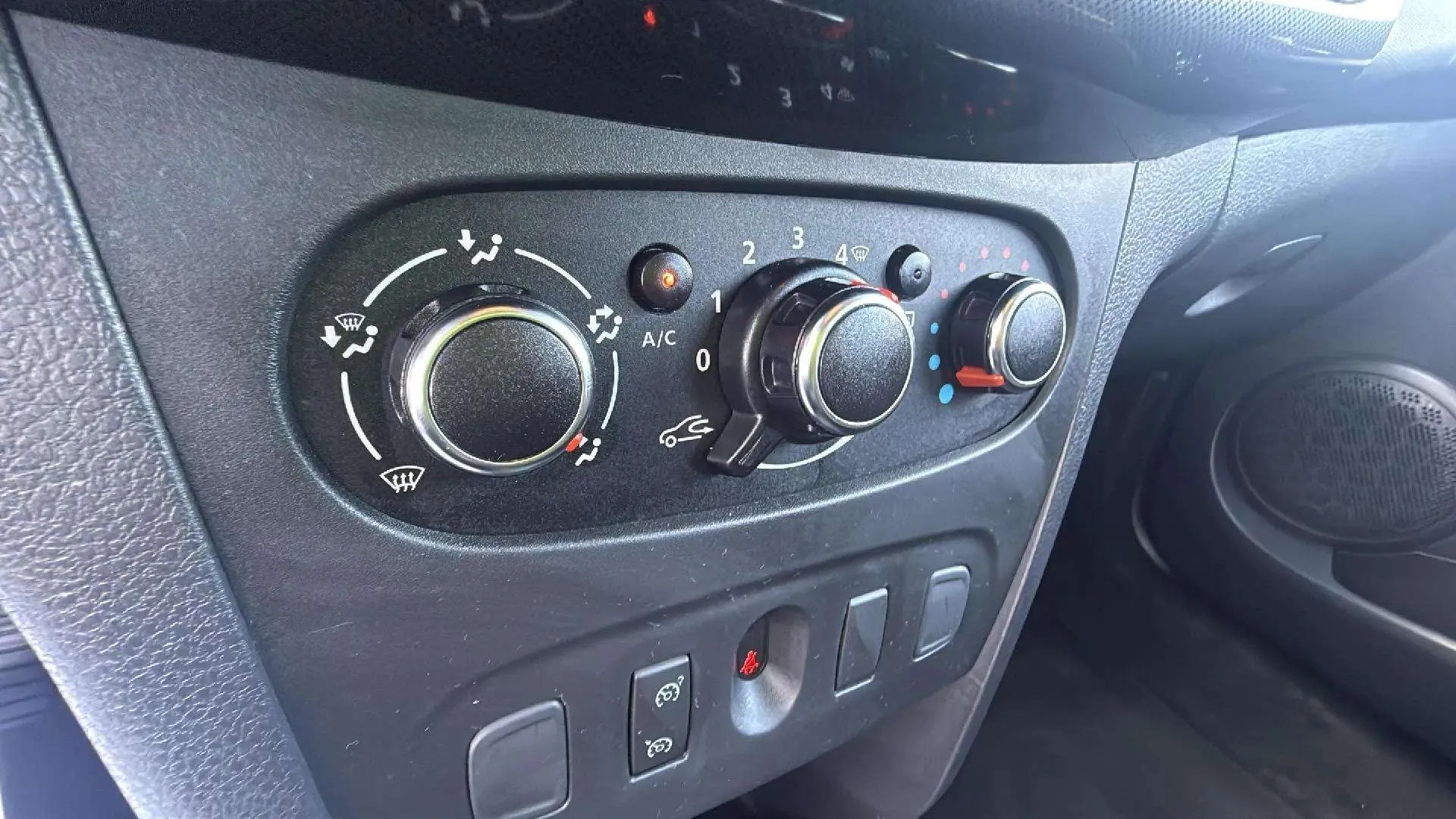 Dacia Sandero Comfort TCe 1.0 SS - foto 18