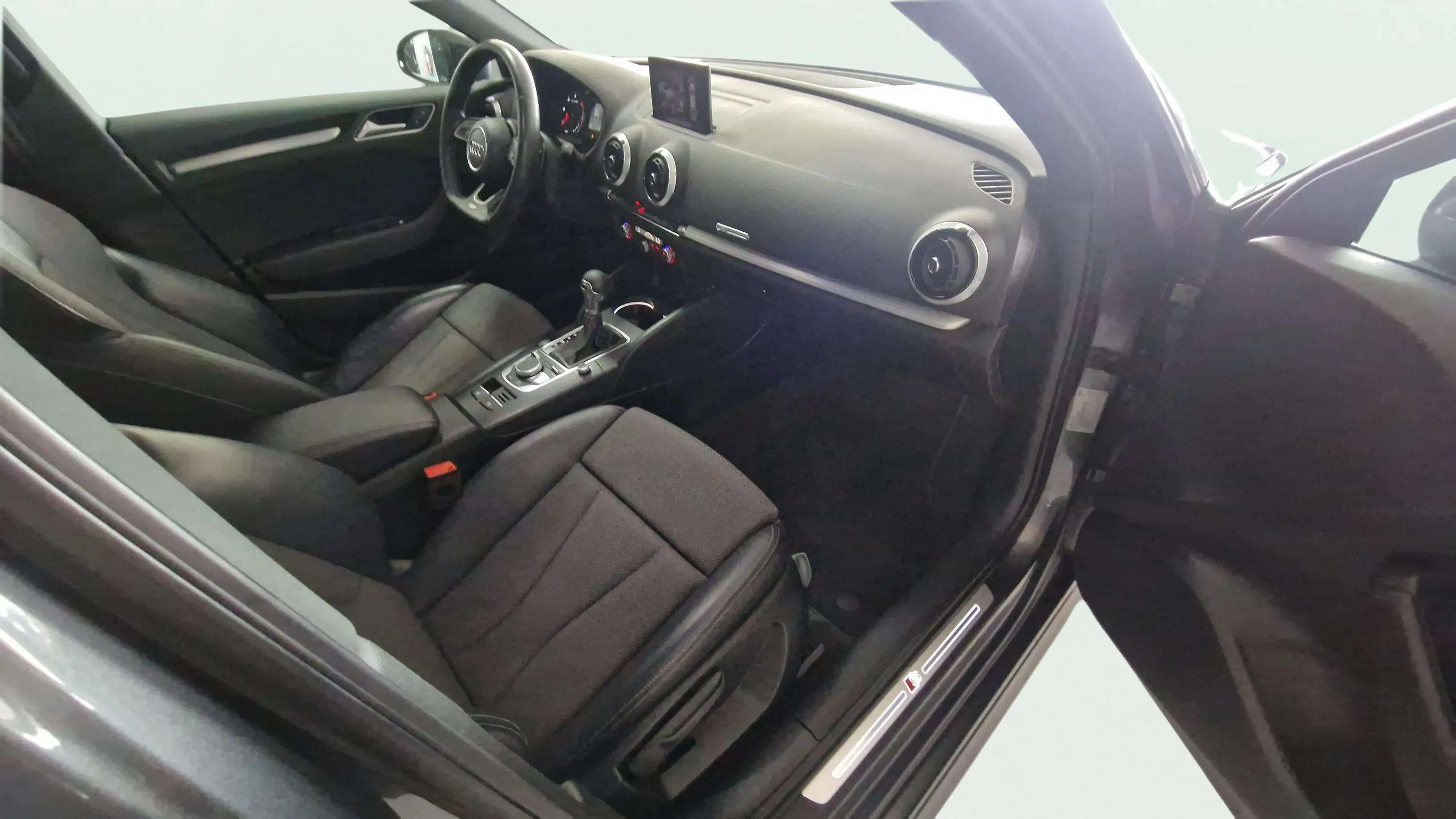 Audi A3 Black line 35 TDI S tron Sportback - foto 22