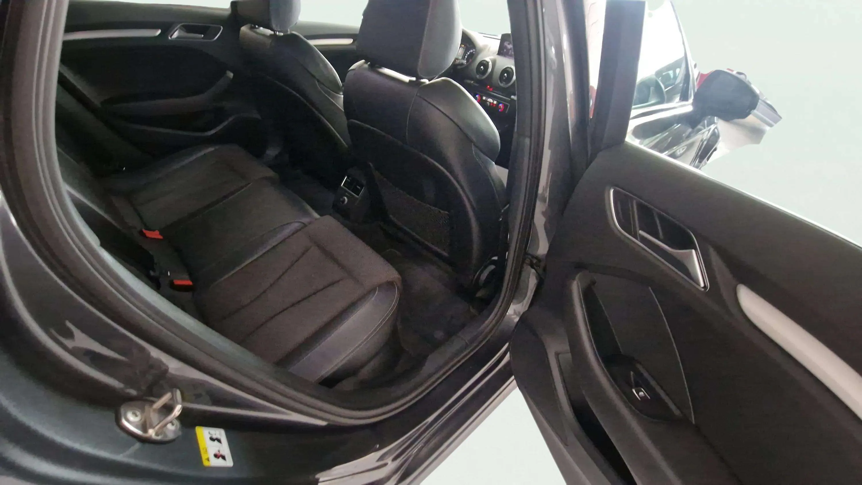 Audi A3 Black line 35 TDI S tron Sportback - foto 21