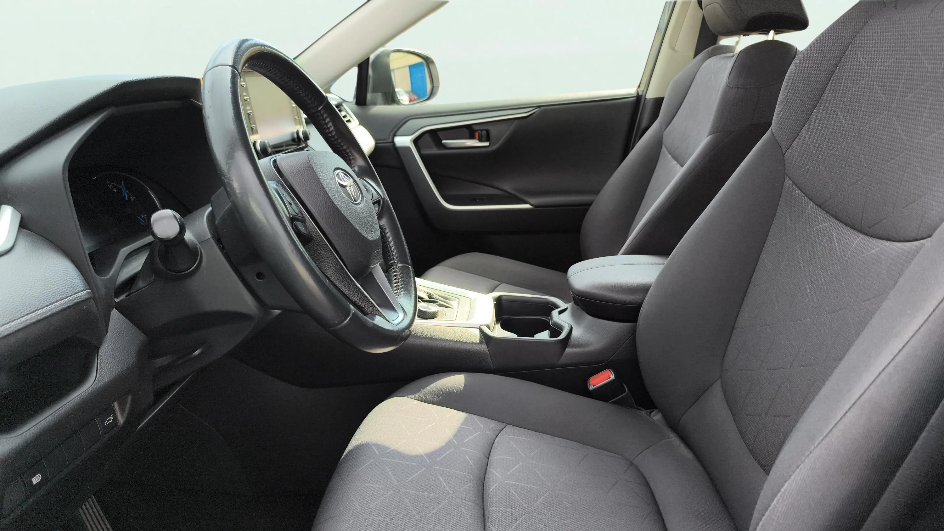 Toyota RAV4 2.5l 220H Advance - foto 18
