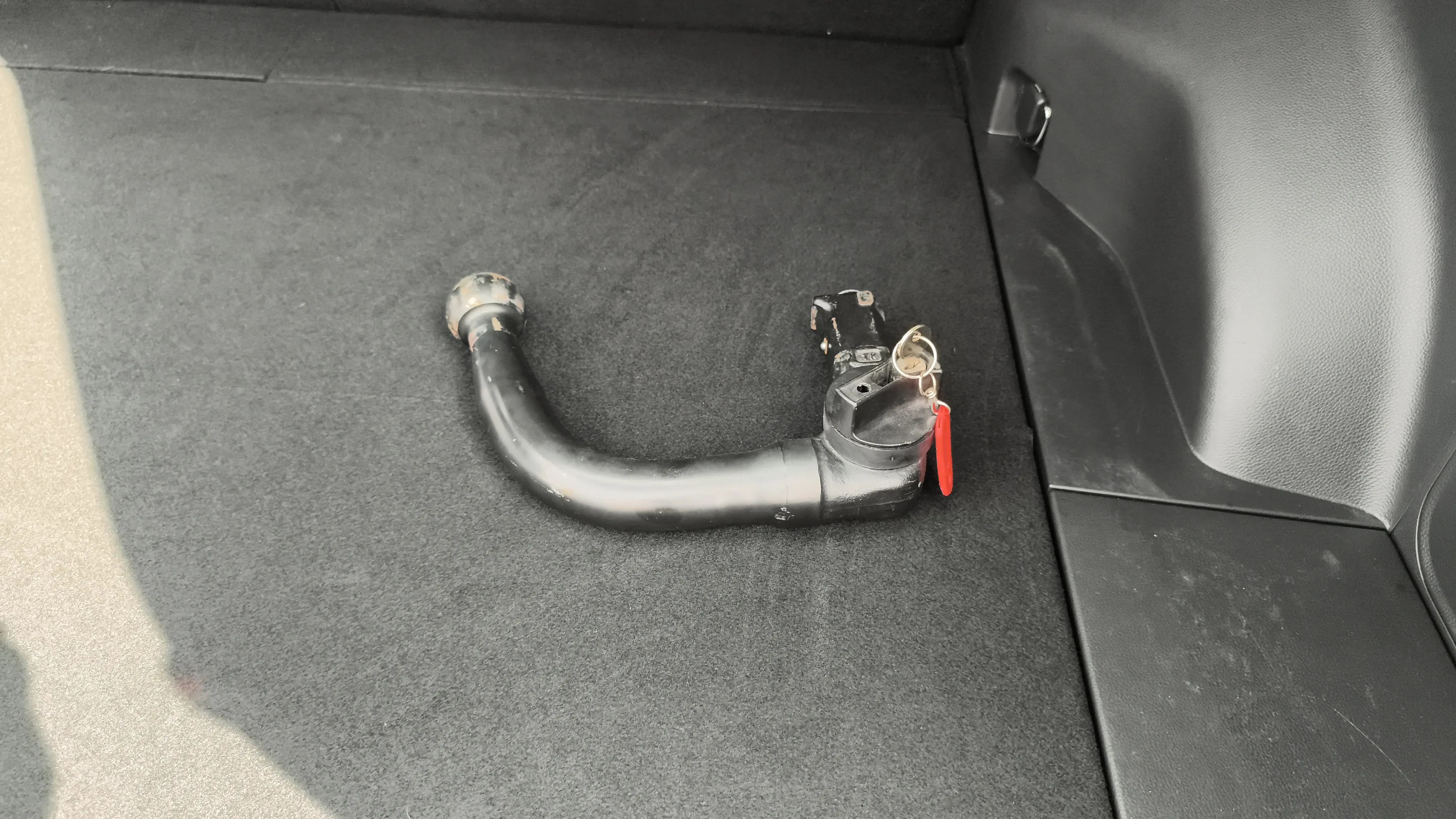Toyota RAV4 2.5l 220H Advance - foto 21