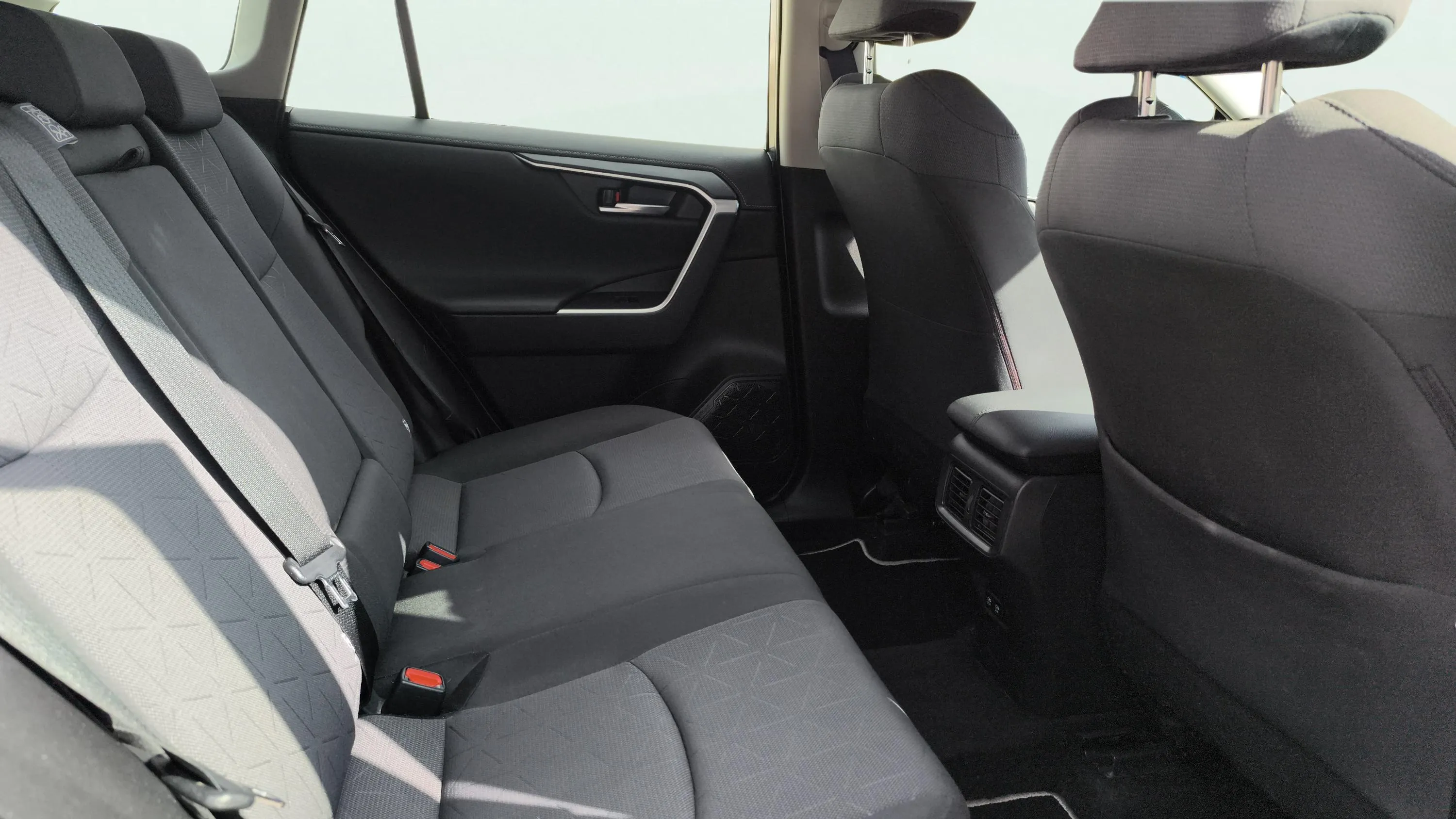 Toyota RAV4 2.5l 220H Advance - foto 14