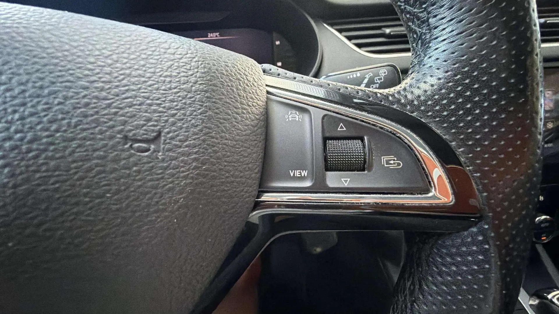 Škoda Octavia Combi 1.5 TSI DSG Ambition - foto 25