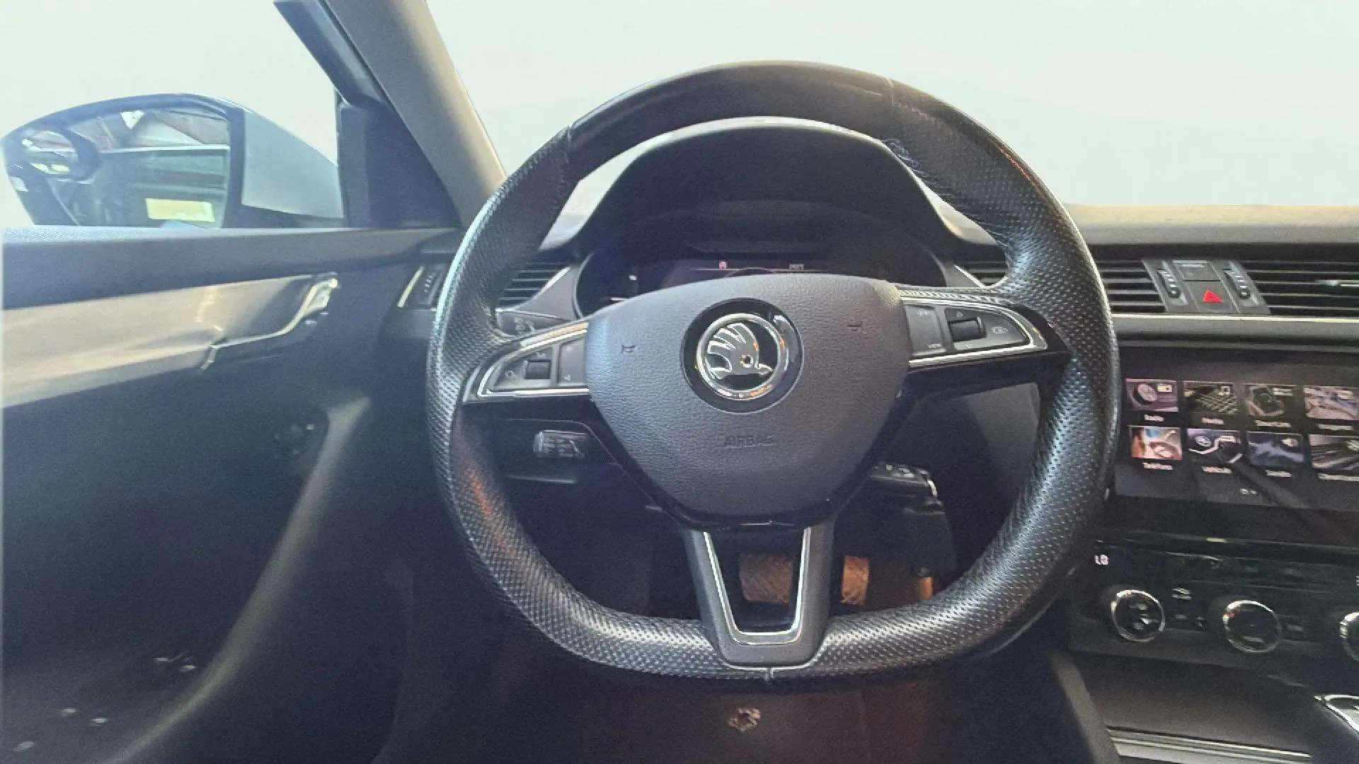 Škoda Octavia Combi 1.5 TSI DSG Ambition - foto 17