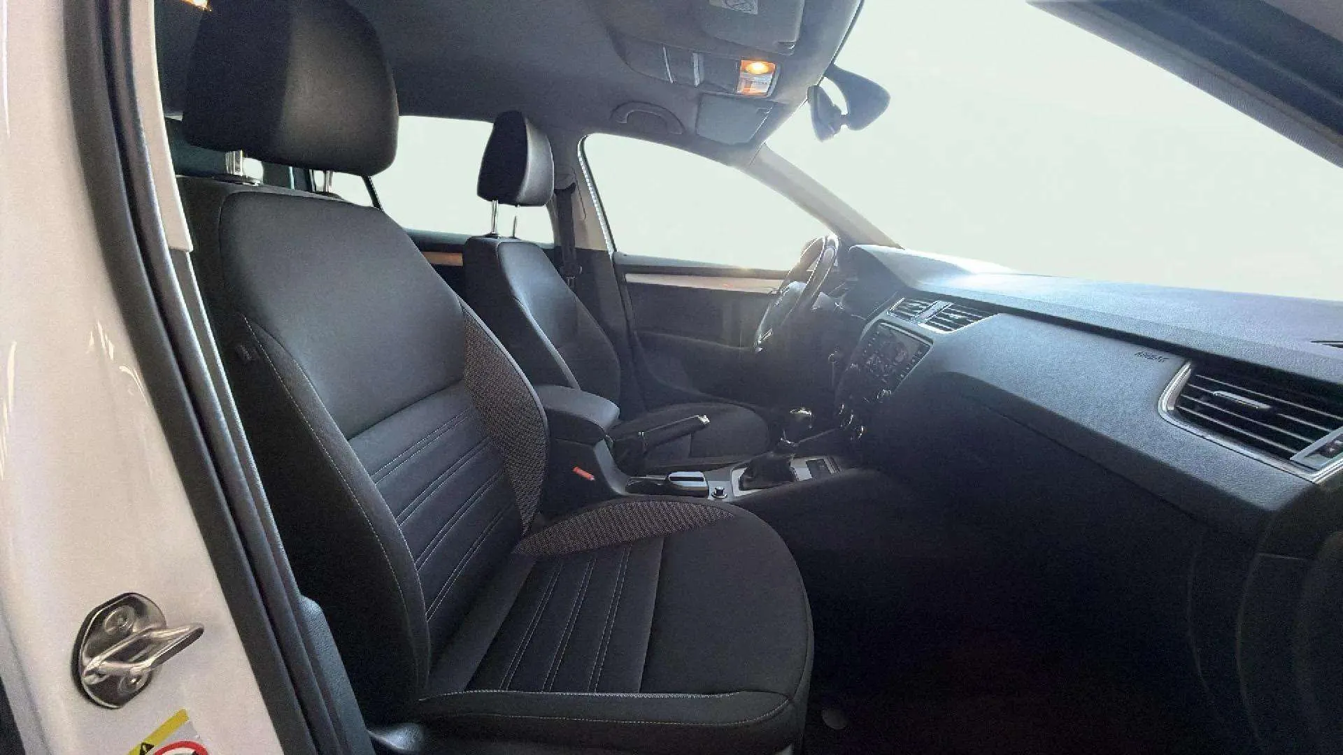 Škoda Octavia Combi 1.5 TSI DSG Ambition - foto 21