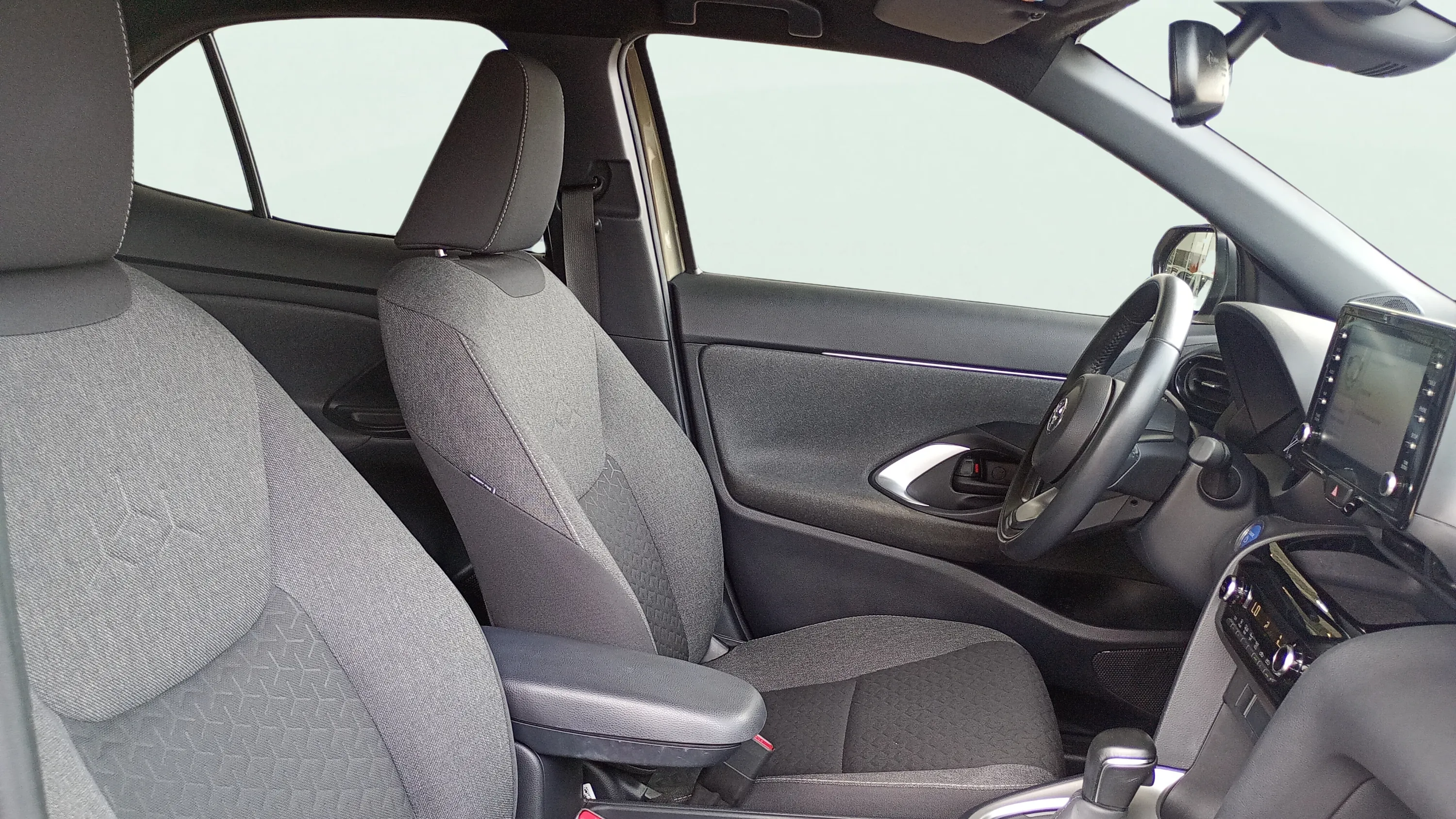 Toyota Yaris Cross 1.5 120H Active Tech - foto 17