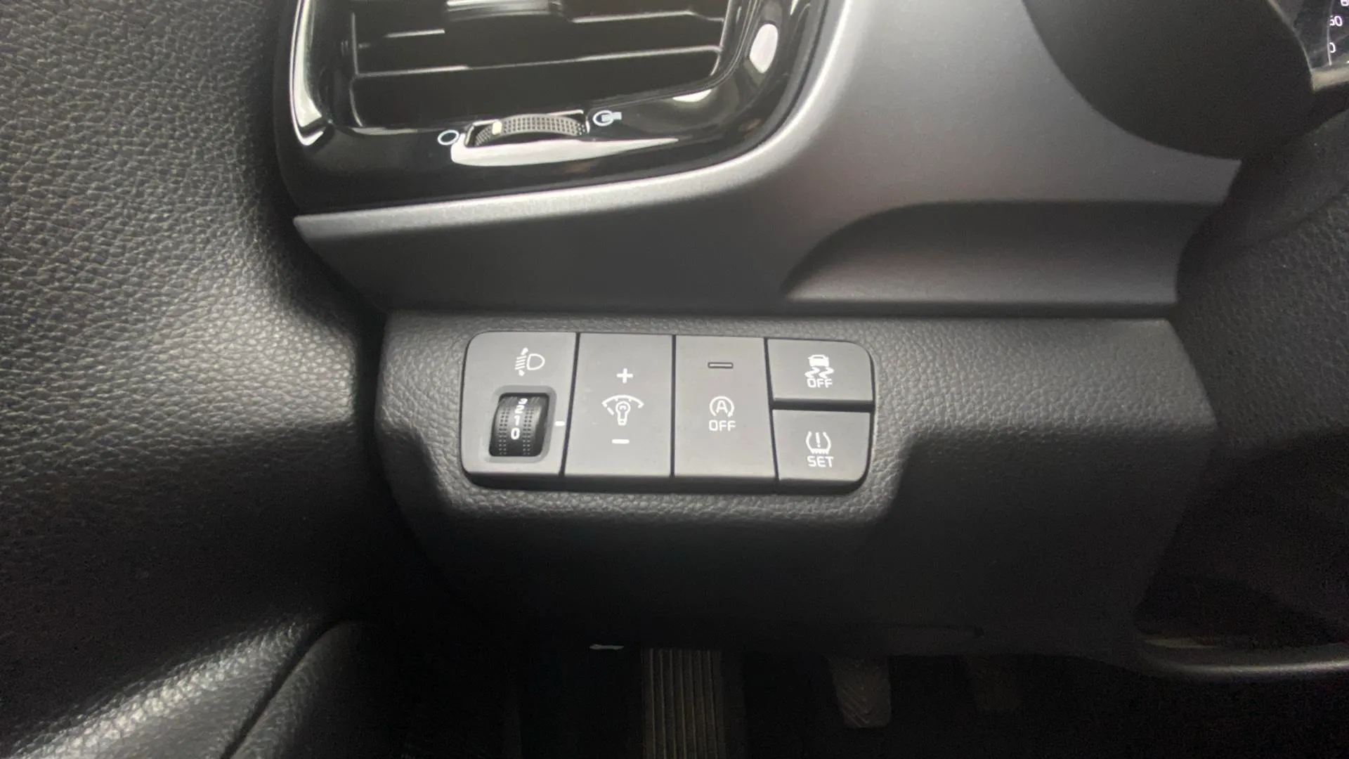 Kia Stonic 1.0 T-GDi MHEV iMT Drive - foto 23