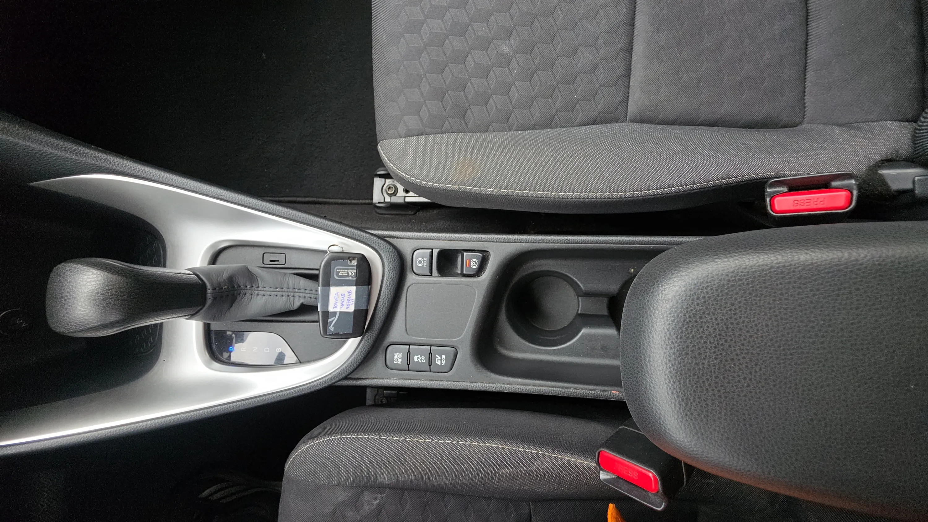 Toyota Yaris 1.5 120H Active Tech - foto 25