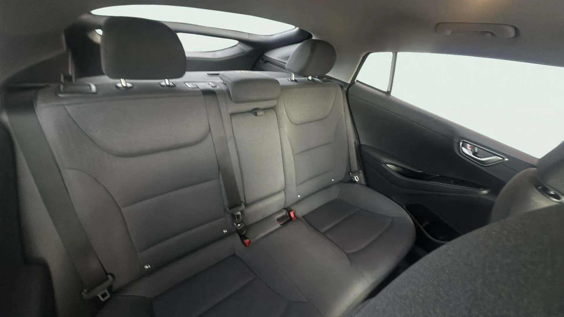 Hyundai Ioniq 1.6 GDI PHEV Klass DCT - foto 17